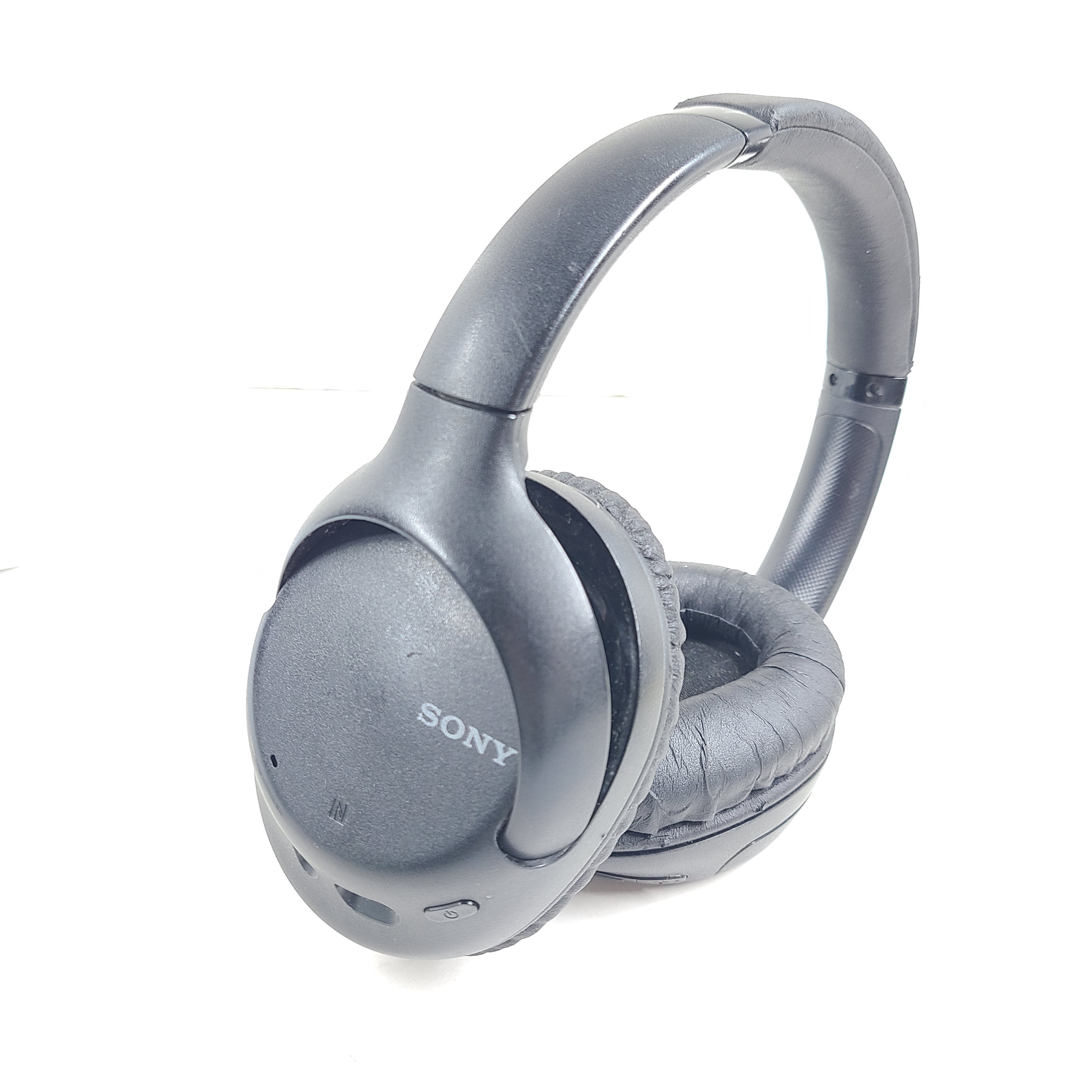 Black Sony WH-CH710N wireless noise-cancelling over-ear headset with USB charging support and comfortable ear cushions.