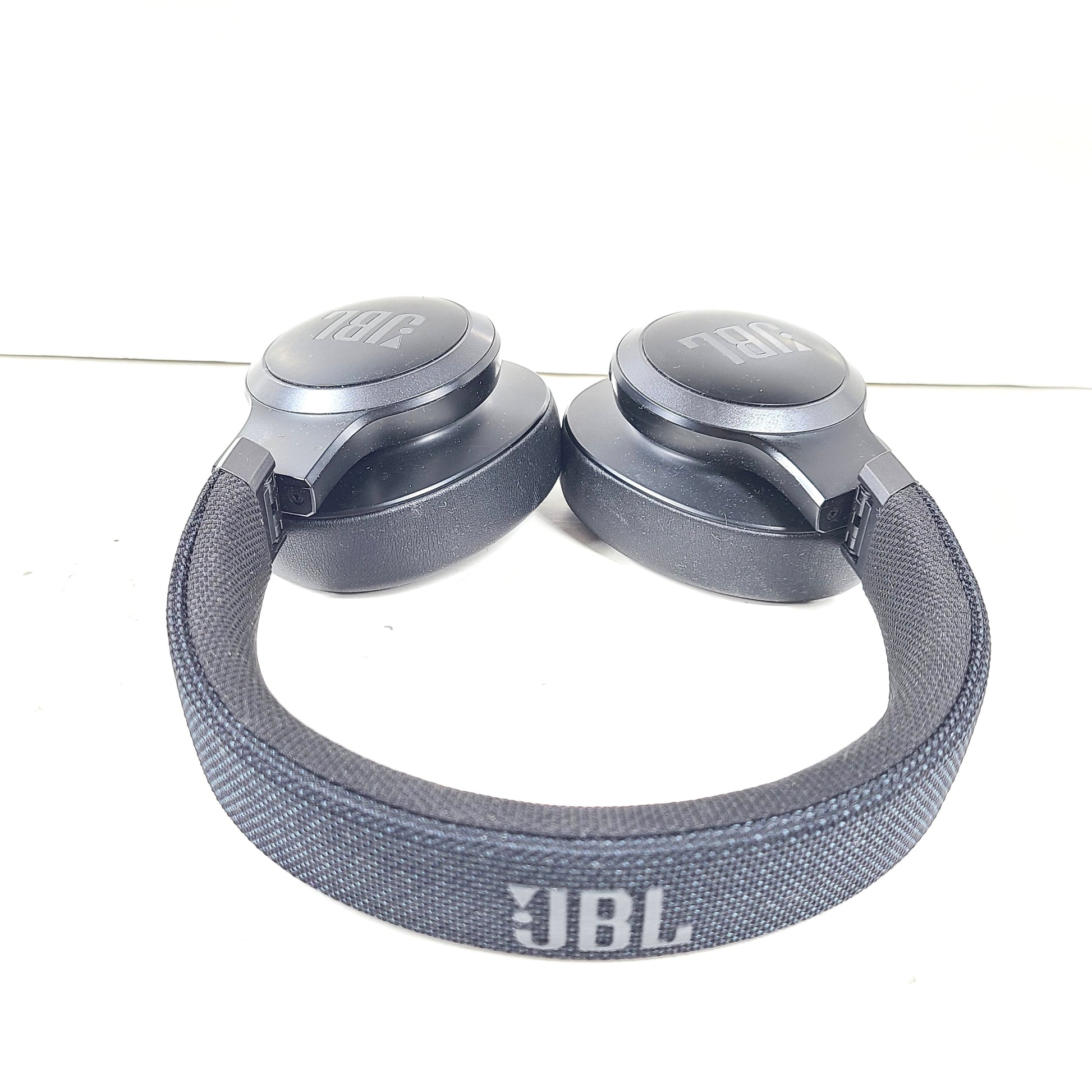 Black JBL Live noise-cancelling over-ear headphones with ANC label and integrated volume controls.