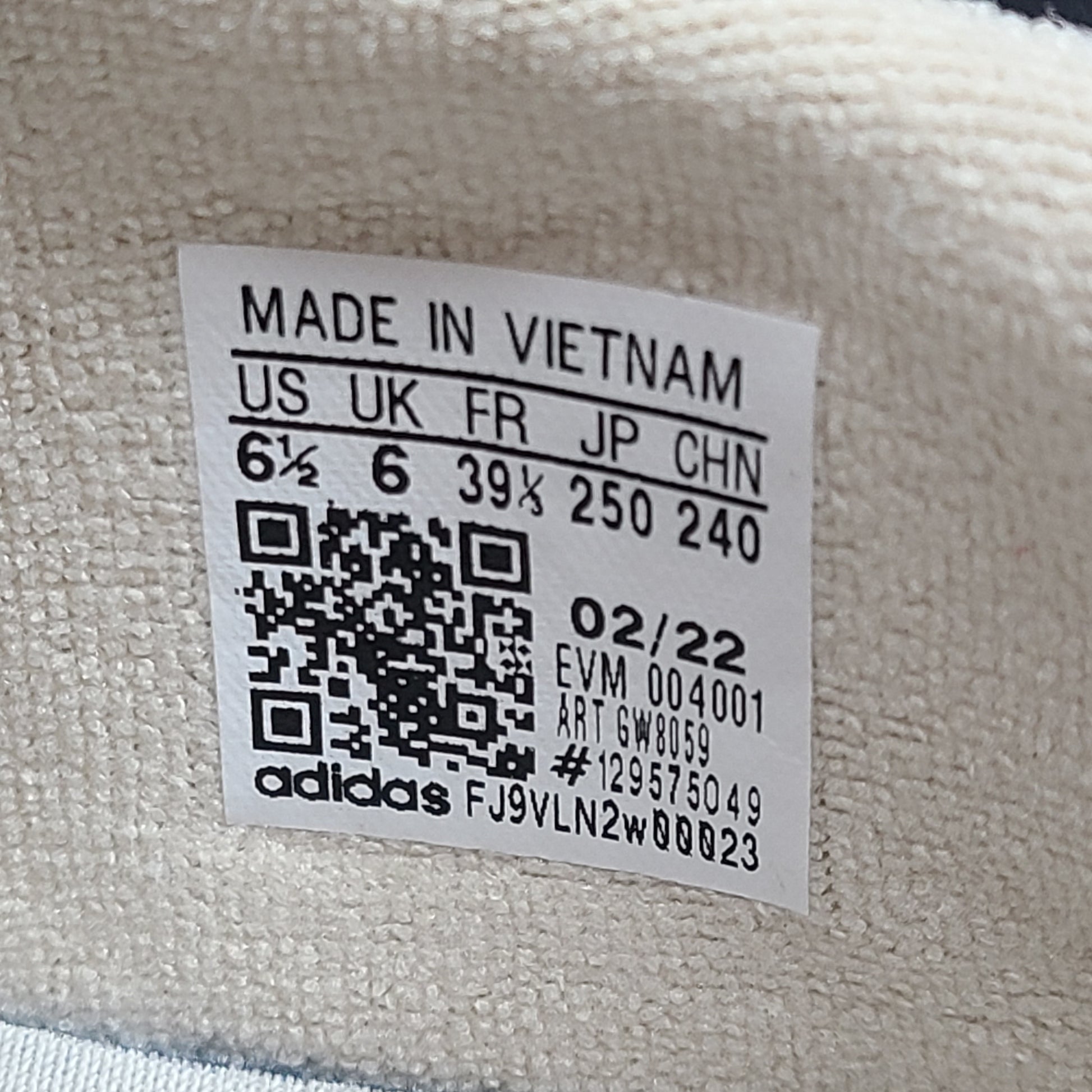 Adidas Originals Ozweego Adiprene sneaker in beige, US size 6.5, model GW8059.