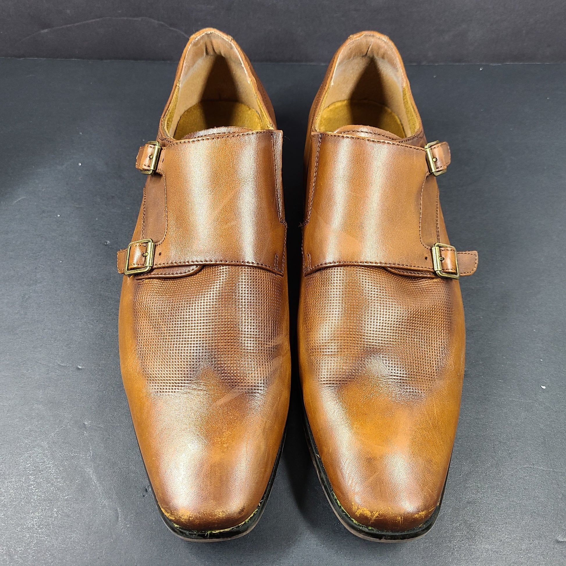 Brown Florsheim men's leather dress shoes size 9.5D with a leather upper and manmade balance materials.