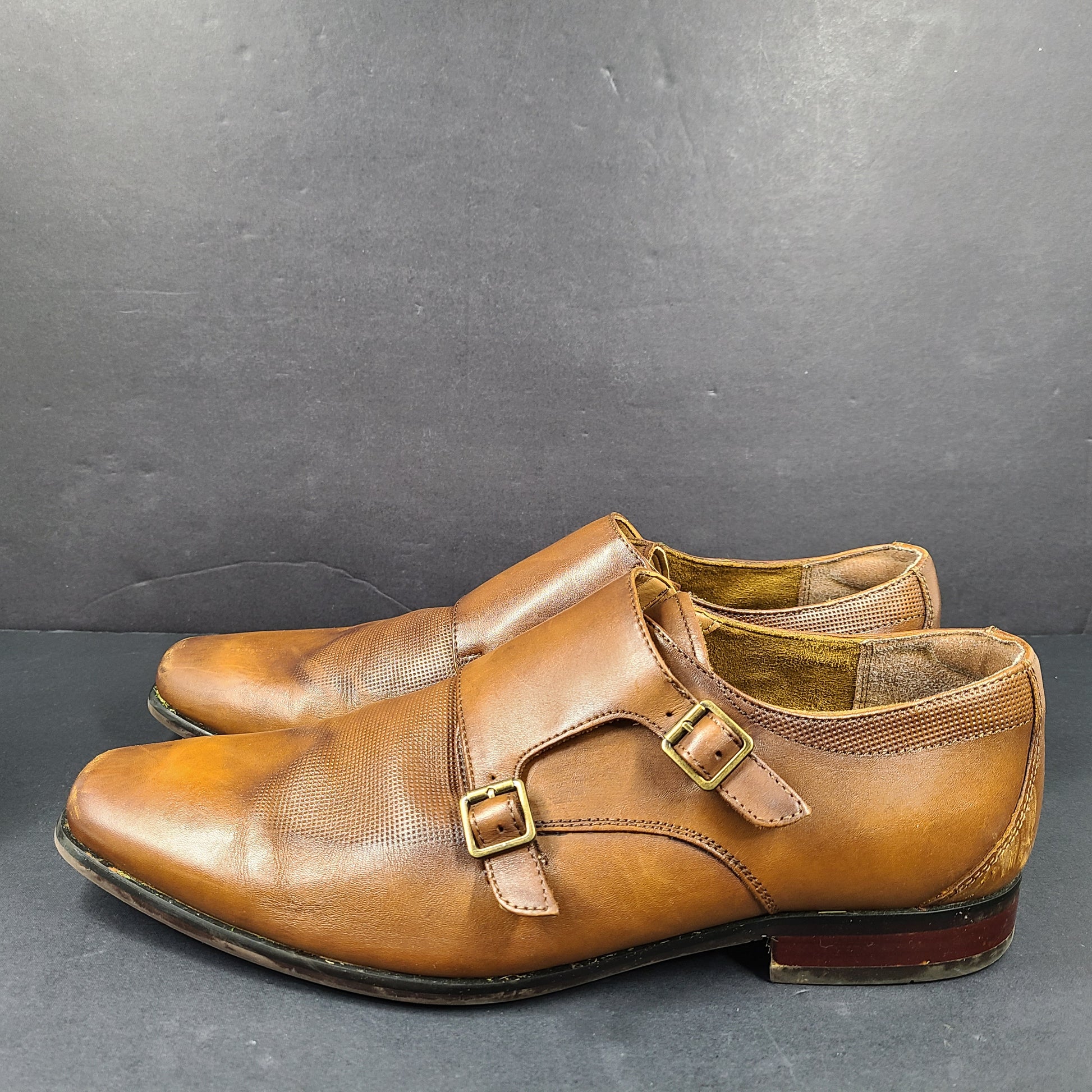Brown Florsheim men's leather dress shoes size 9.5D with a leather upper and manmade balance materials.