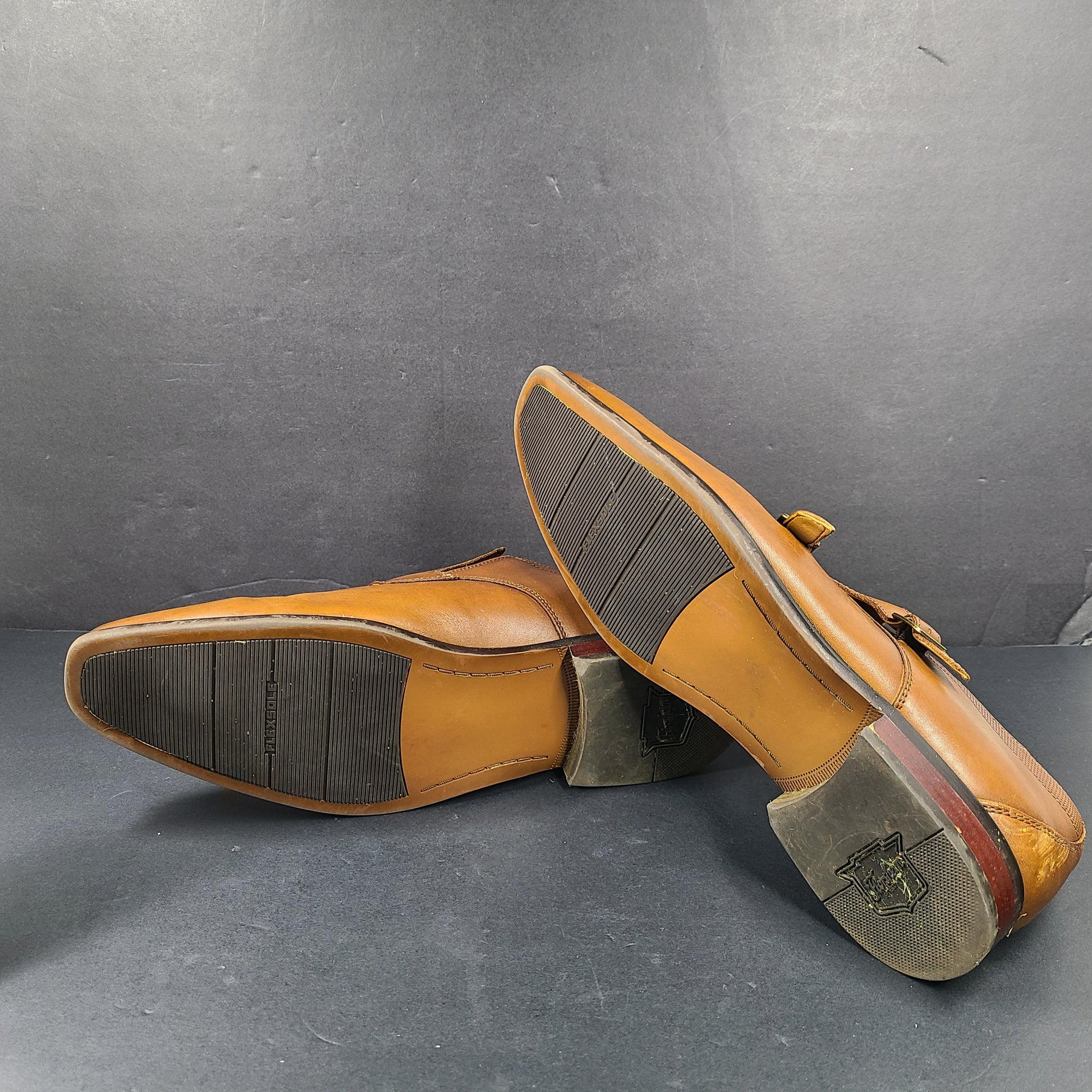 Brown Florsheim men's leather dress shoes size 9.5D with a leather upper and manmade balance materials.