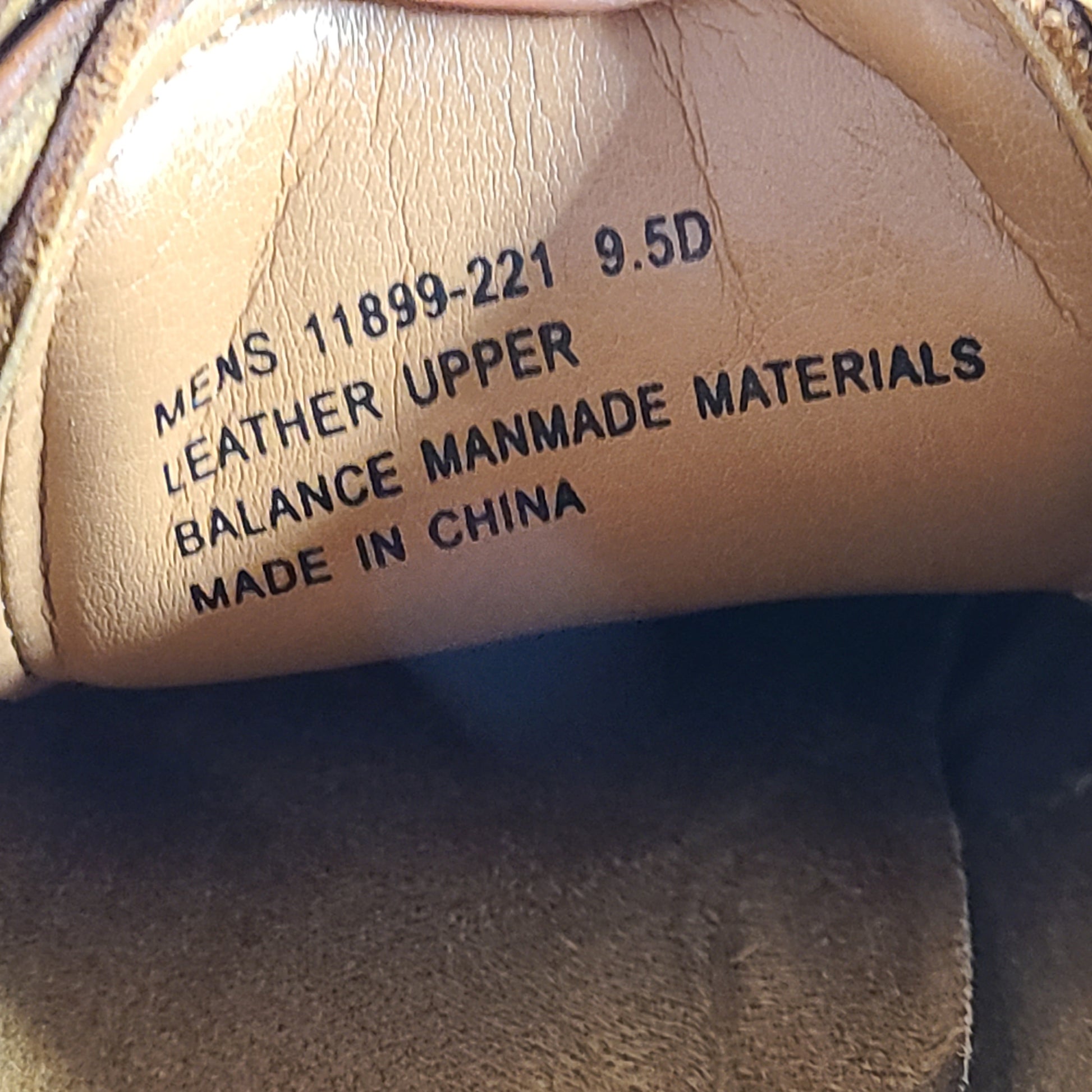Brown Florsheim men's leather dress shoes size 9.5D with a leather upper and manmade balance materials.