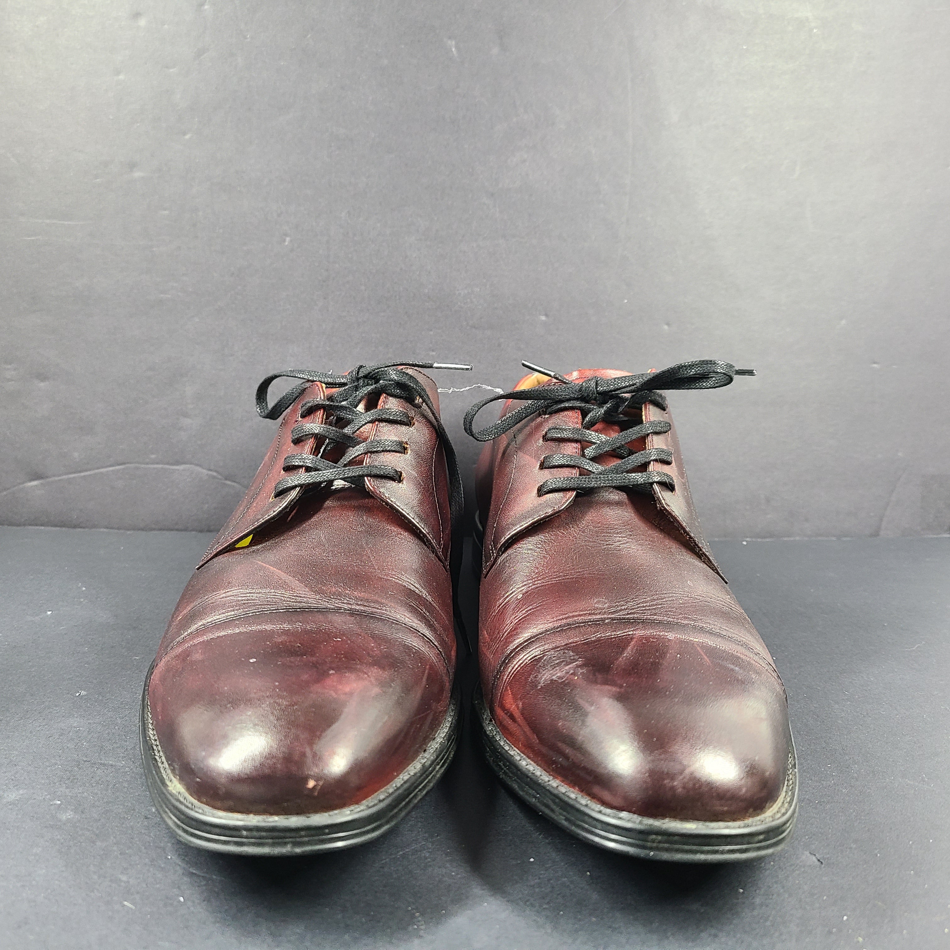Brown Florsheim men's leather dress shoe in U.S. size 10.5 M with manmade sole balance.