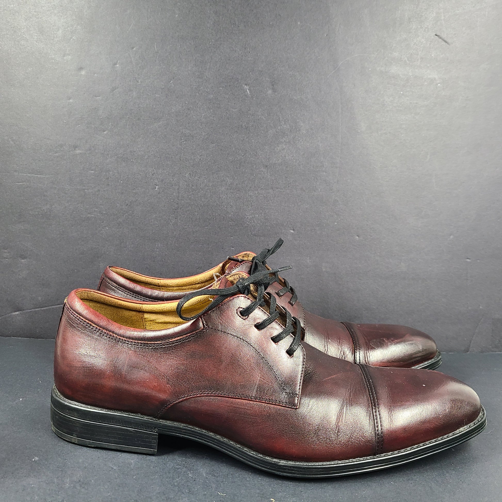 Brown Florsheim men's leather dress shoe in U.S. size 10.5 M with manmade sole balance.