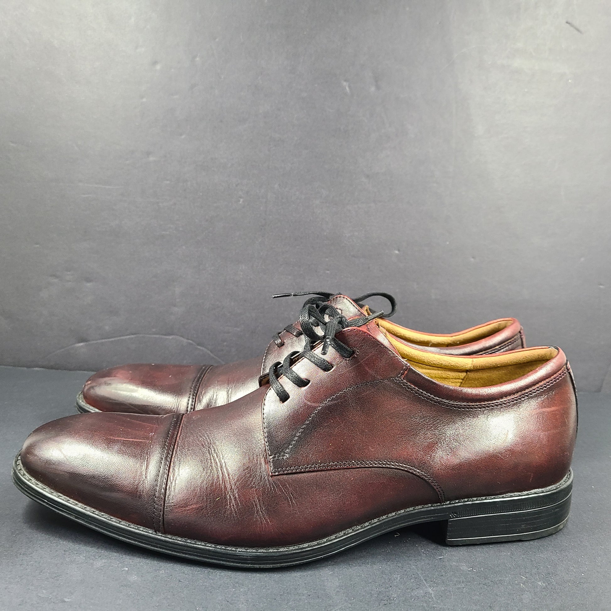 Brown Florsheim men's leather dress shoe in U.S. size 10.5 M with manmade sole balance.