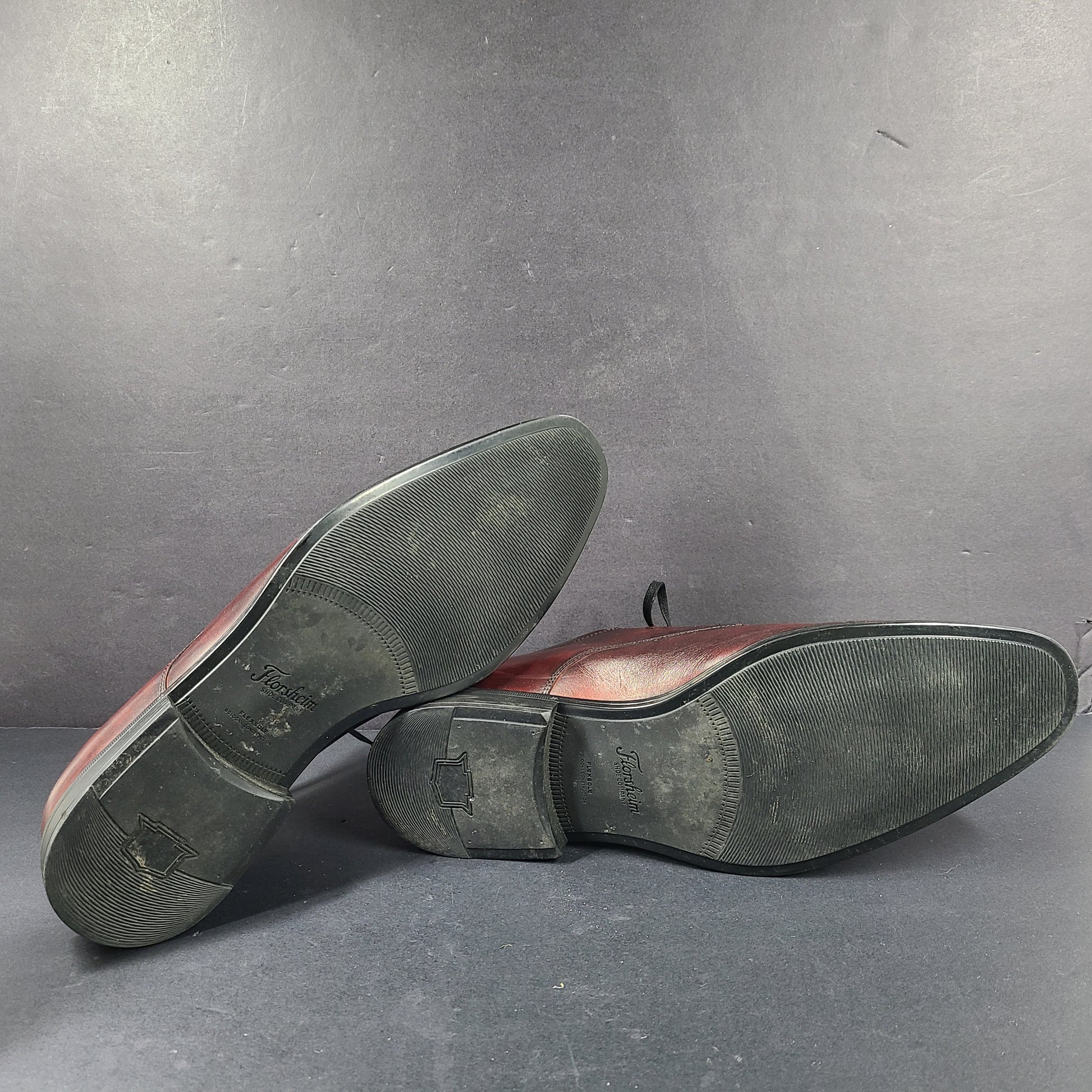 Brown Florsheim men's leather dress shoe in U.S. size 10.5 M with manmade sole balance.