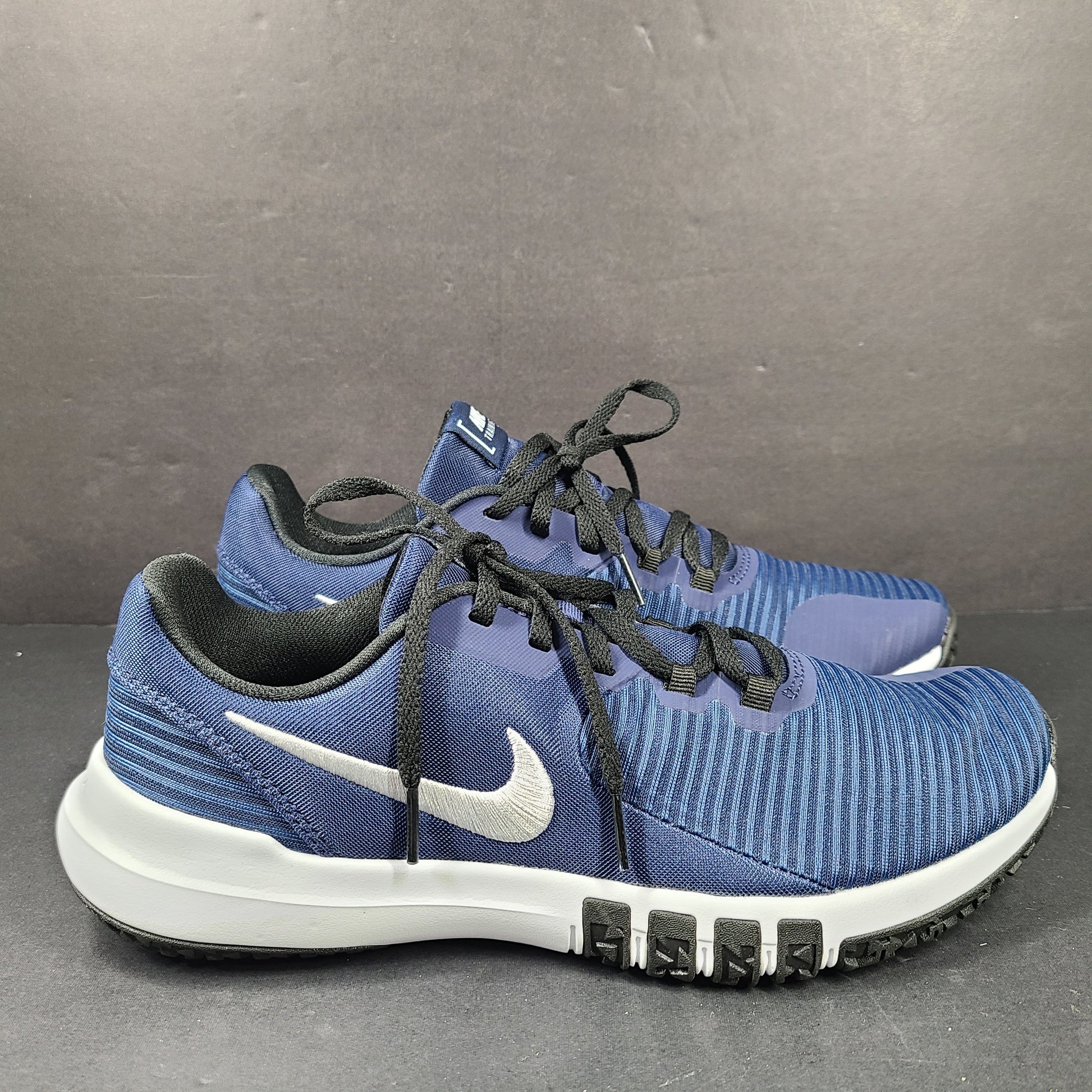 Men's Nike Flex Control 4 training shoe in blue, black, and white, US size 9, designed for stable, lightweight workouts.