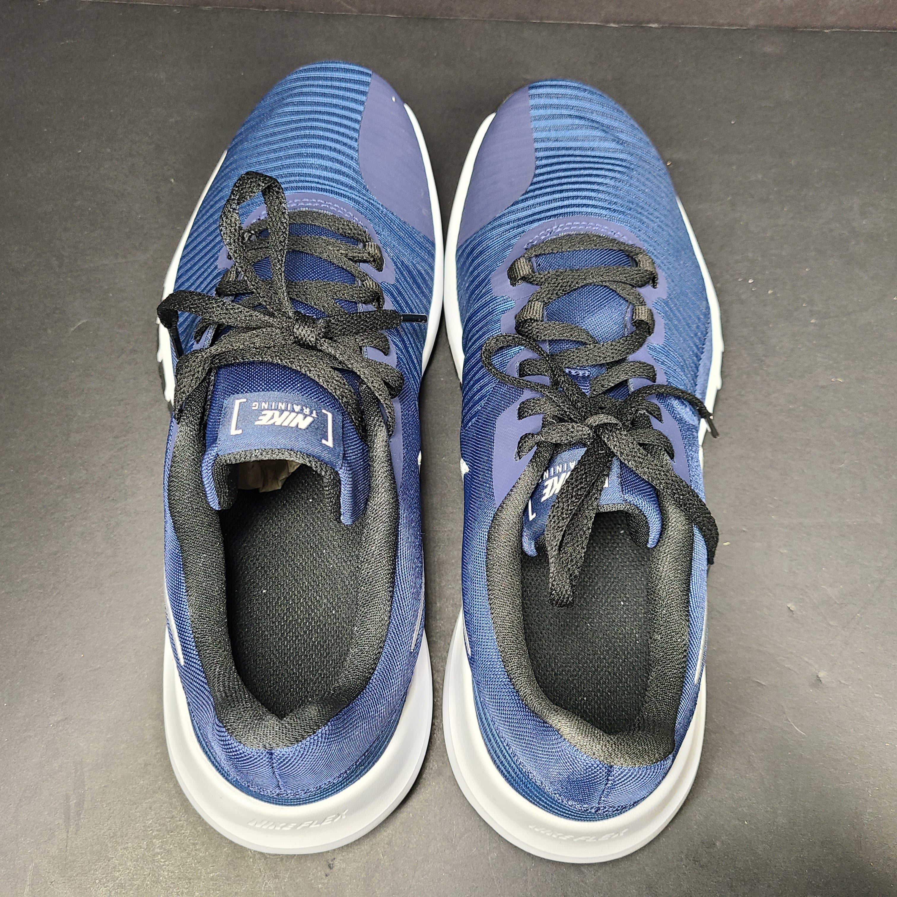 Men's Nike Flex Control 4 training shoe in blue, black, and white, US size 9, designed for stable, lightweight workouts.