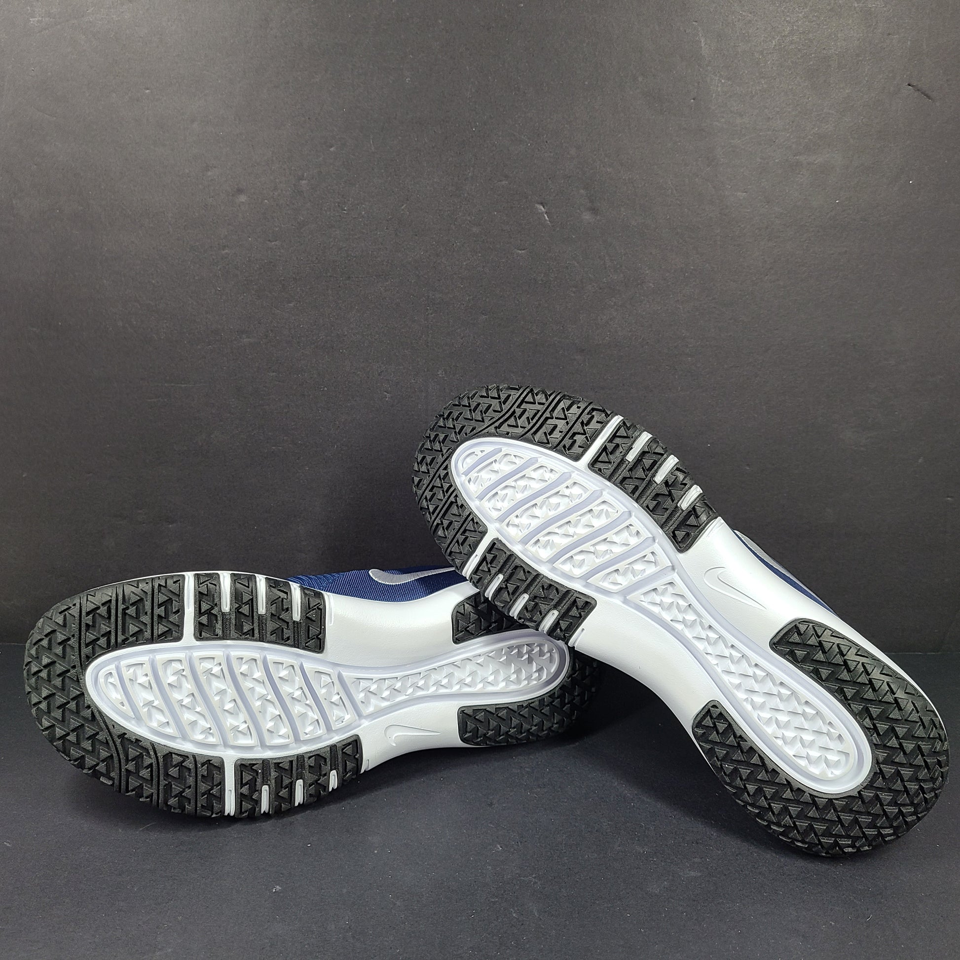 Men's Nike Flex Control 4 training shoe in blue, black, and white, US size 9, designed for stable, lightweight workouts.