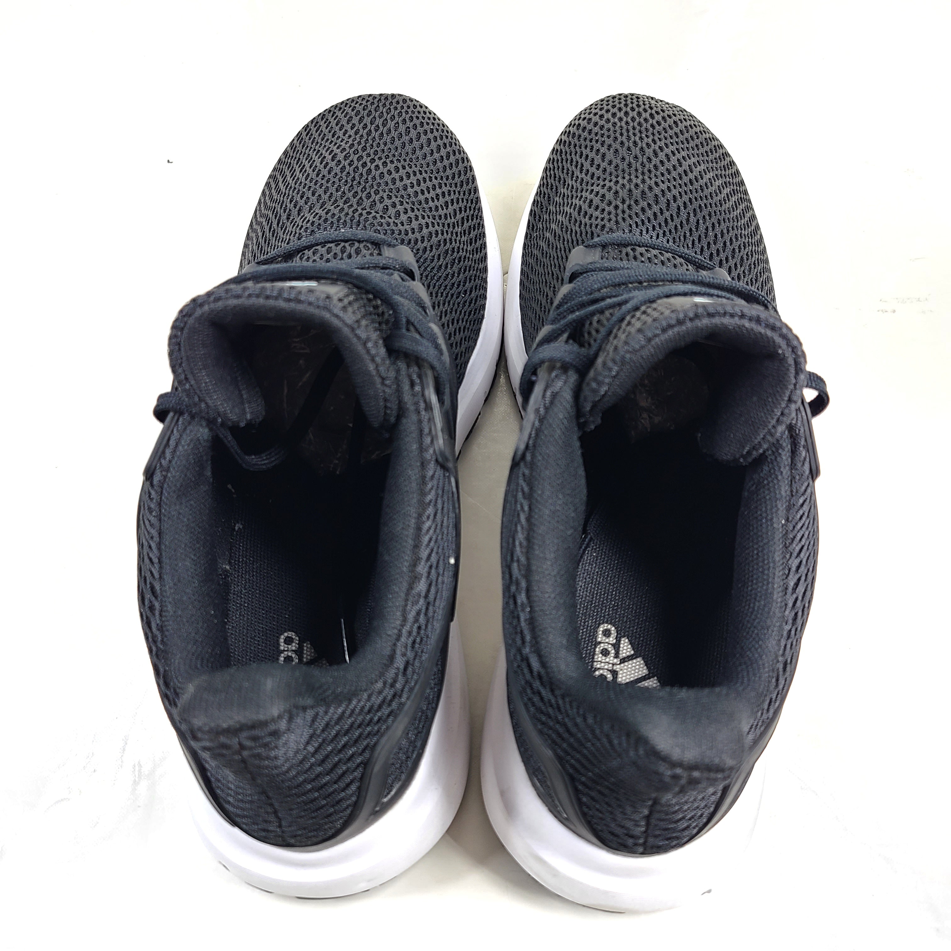 Black Adidas Ultimashow running shoes in US 8.5 with a supportive, low-profile design and durable outsole.