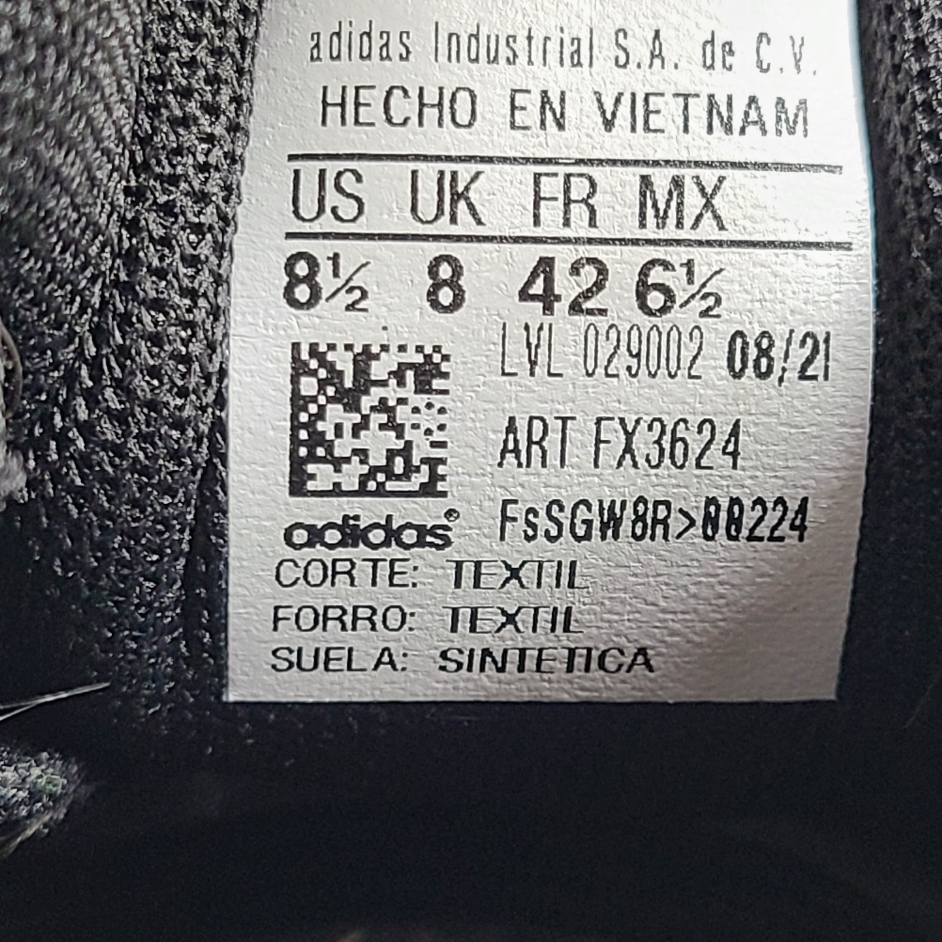 Black Adidas Ultimashow running shoes in US 8.5 with a supportive, low-profile design and durable outsole.
