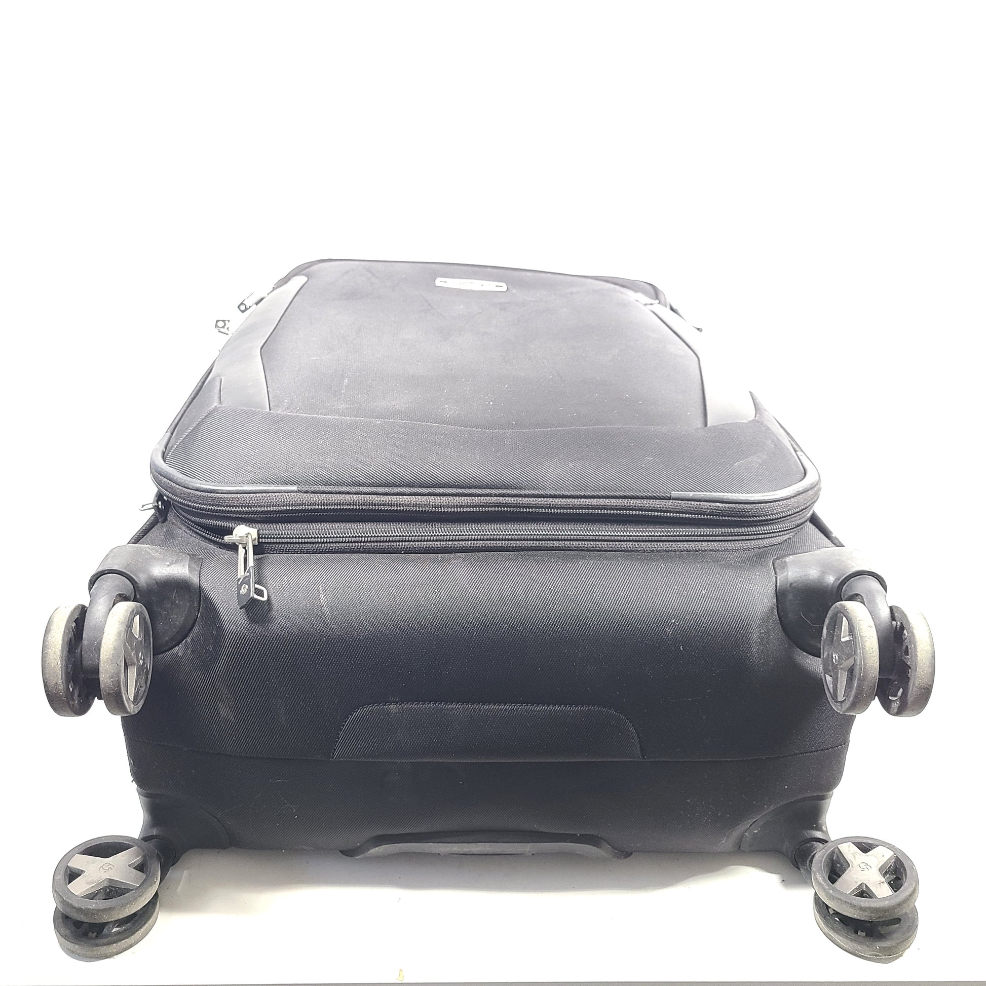 Black Samsonite Spinner 71/26 EXP suitcase with four spinner wheels and a telescoping handle.