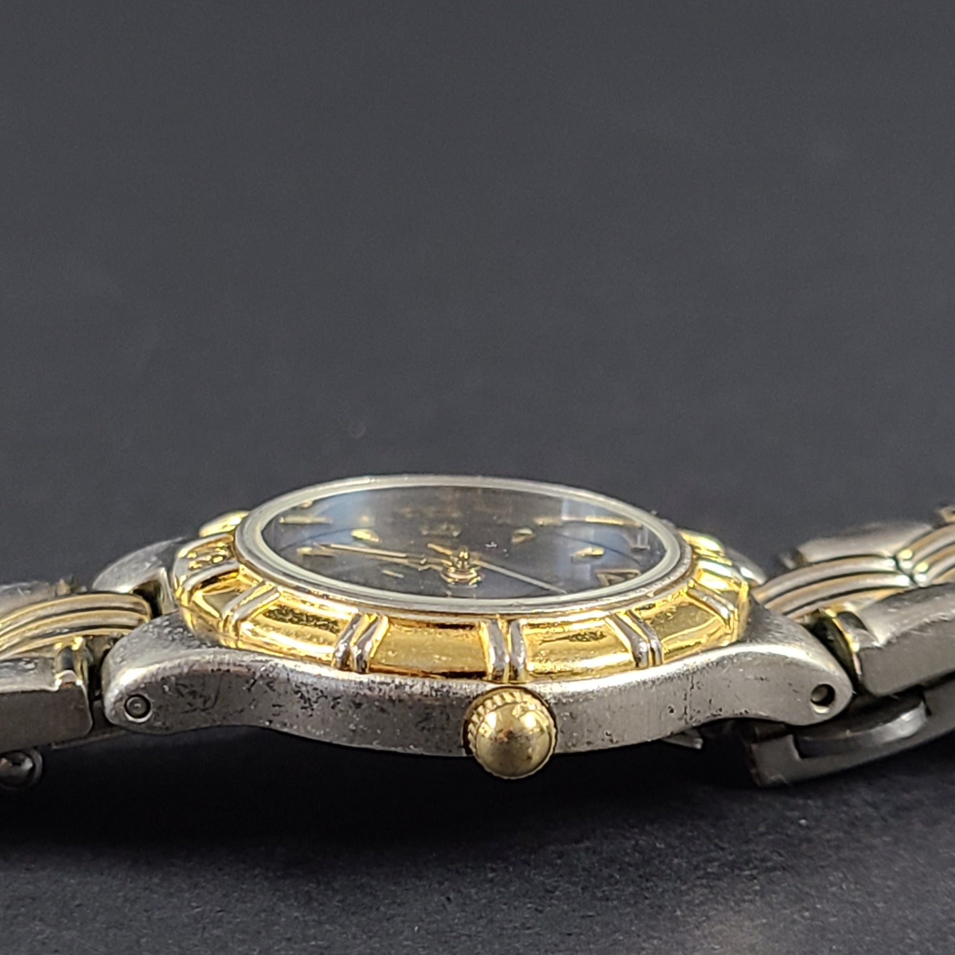 Two-tone Hugo Max wristwatch with 18K gold plating and stainless steel bracelet, model 85047.