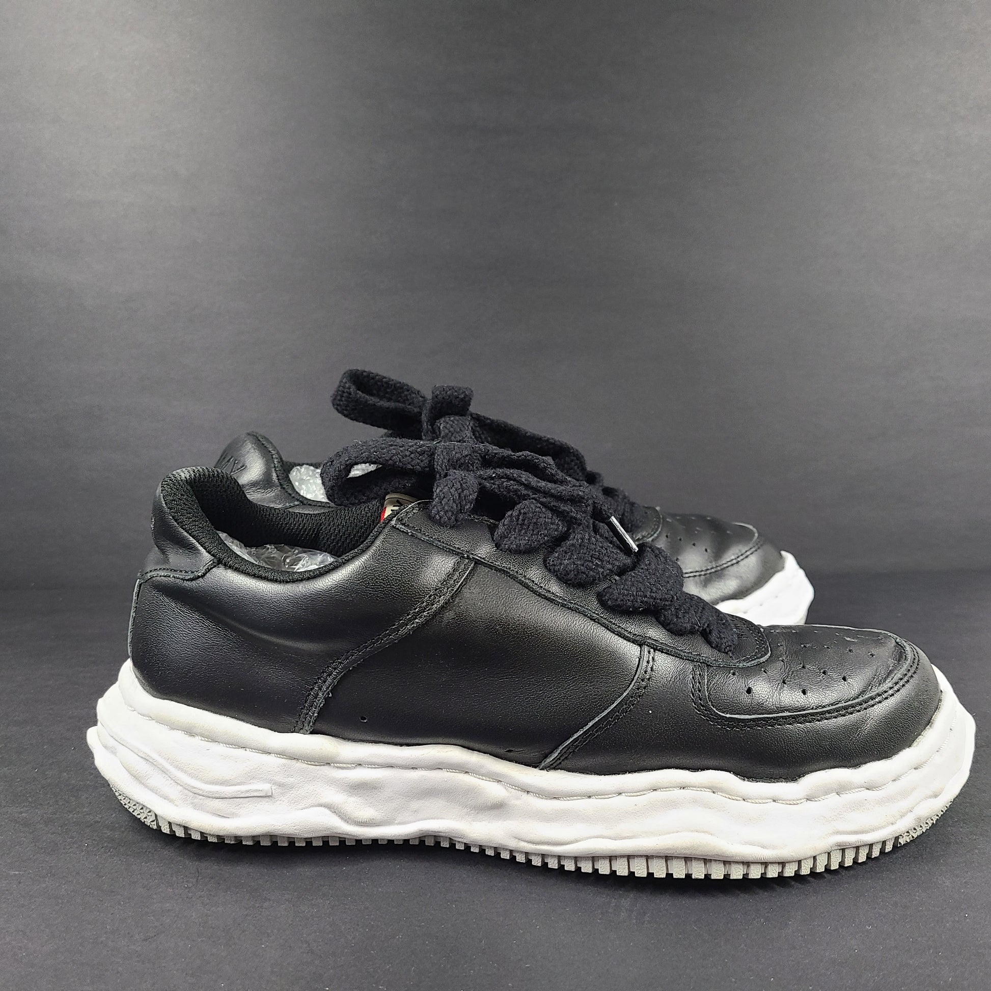 Black and white Maison Mihara Yasuhiro Wayne low-top leather sneakers with original sculpted OG sole and MMY branding.