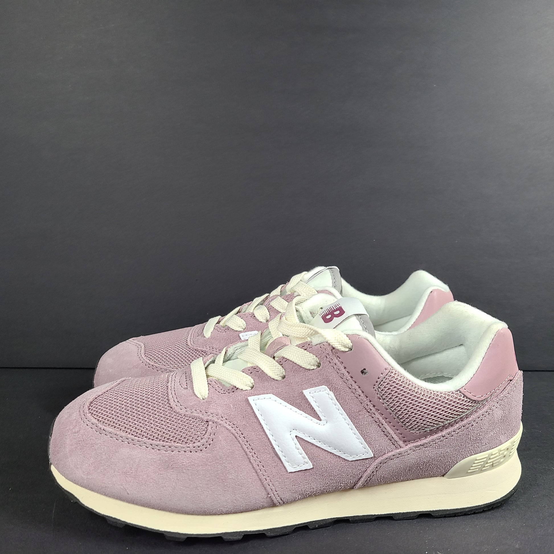 New Balance 574 kids pink and white lace-up sneaker in US size 6 with classic retro styling.
