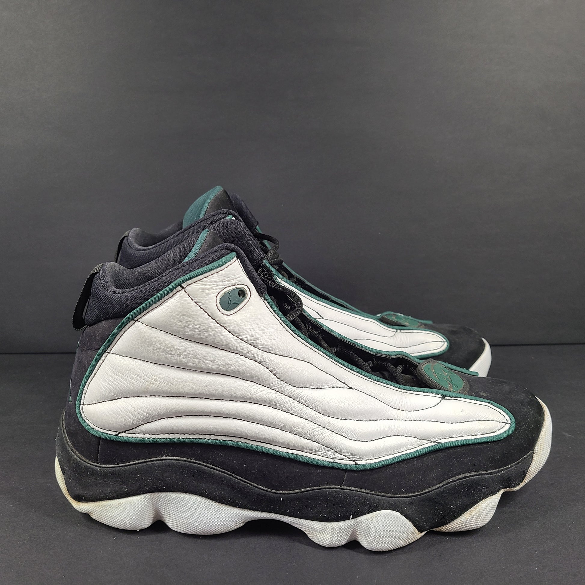 Jordan Pro Strong sneaker in white, black and teal with US size 10 and model number 407285-011.