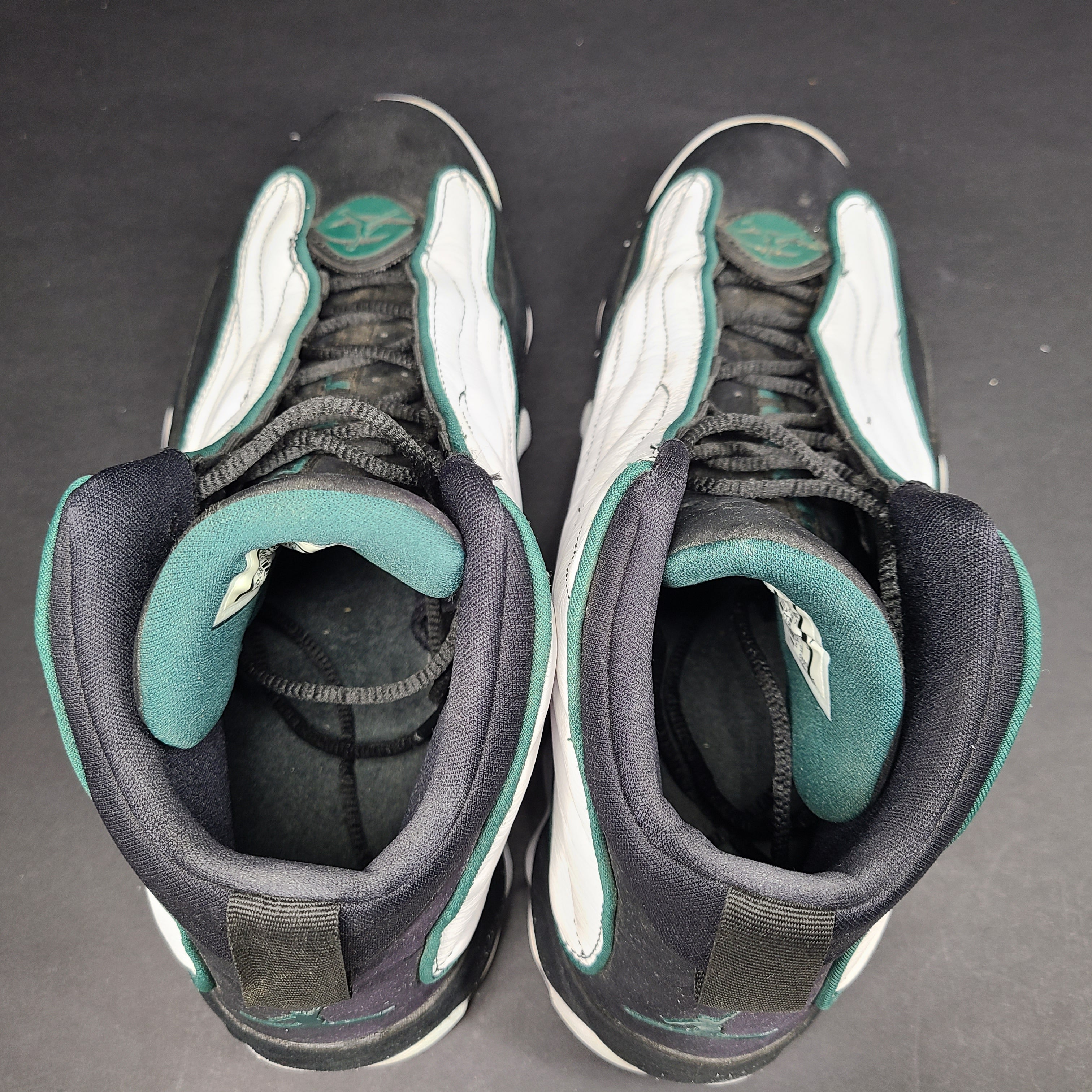 Jordan Pro Strong sneaker in white, black and teal with US size 10 and model number 407285-011.