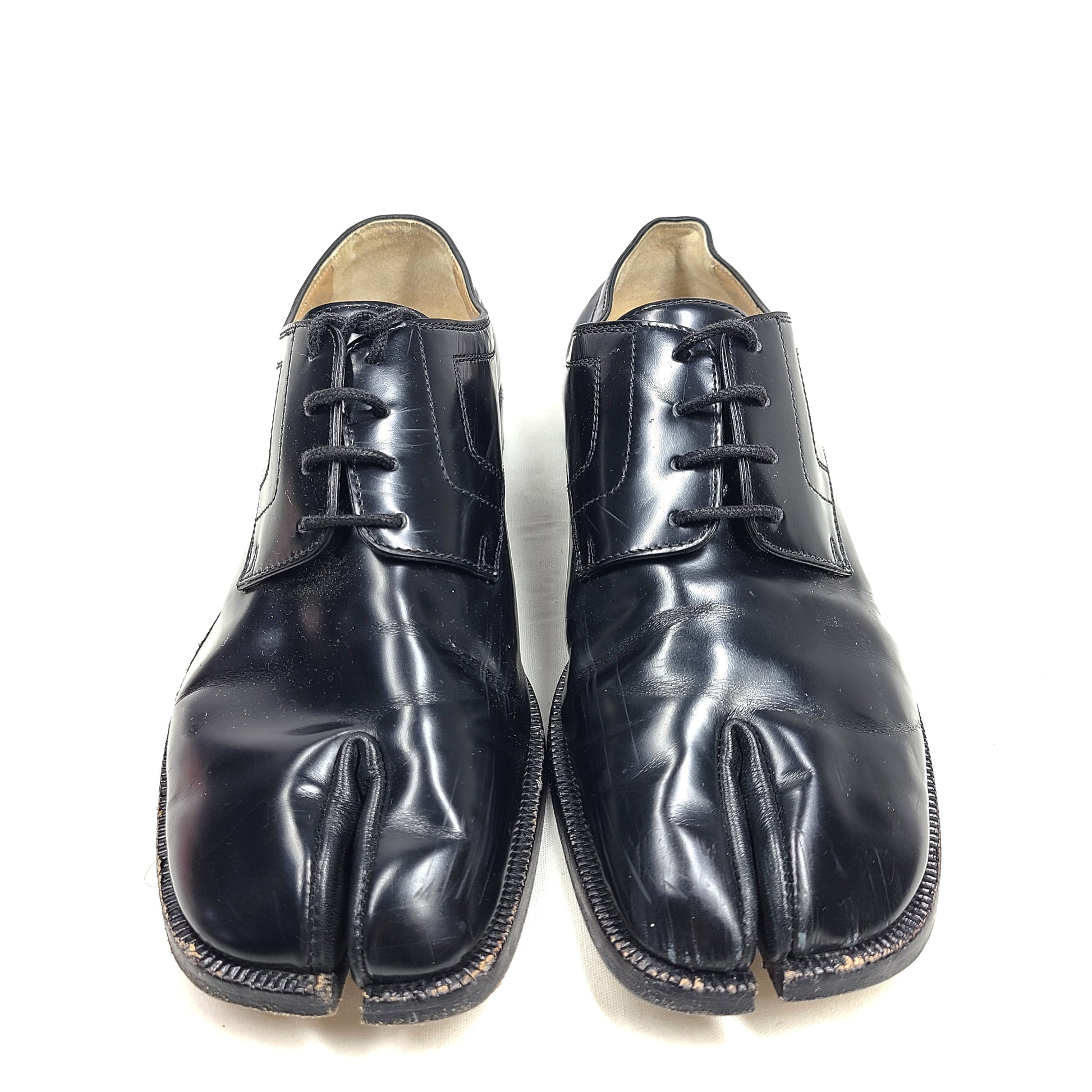 Maison Margiela black Tabi split-toe leather shoes in European size 38, made in Italy, with moderate wear on soles and uppers.