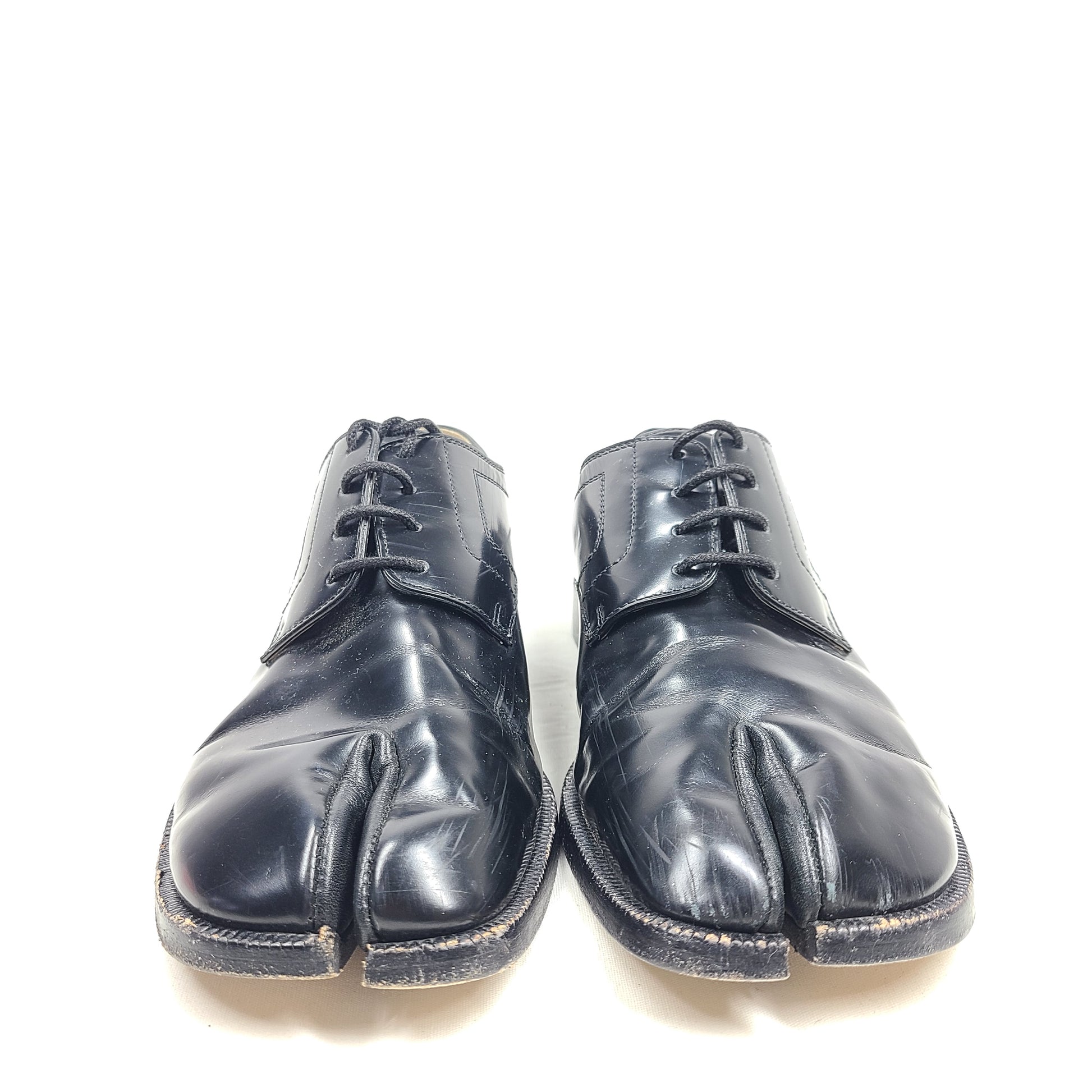 Maison Margiela black Tabi split-toe leather shoes in European size 38, made in Italy, with moderate wear on soles and uppers.