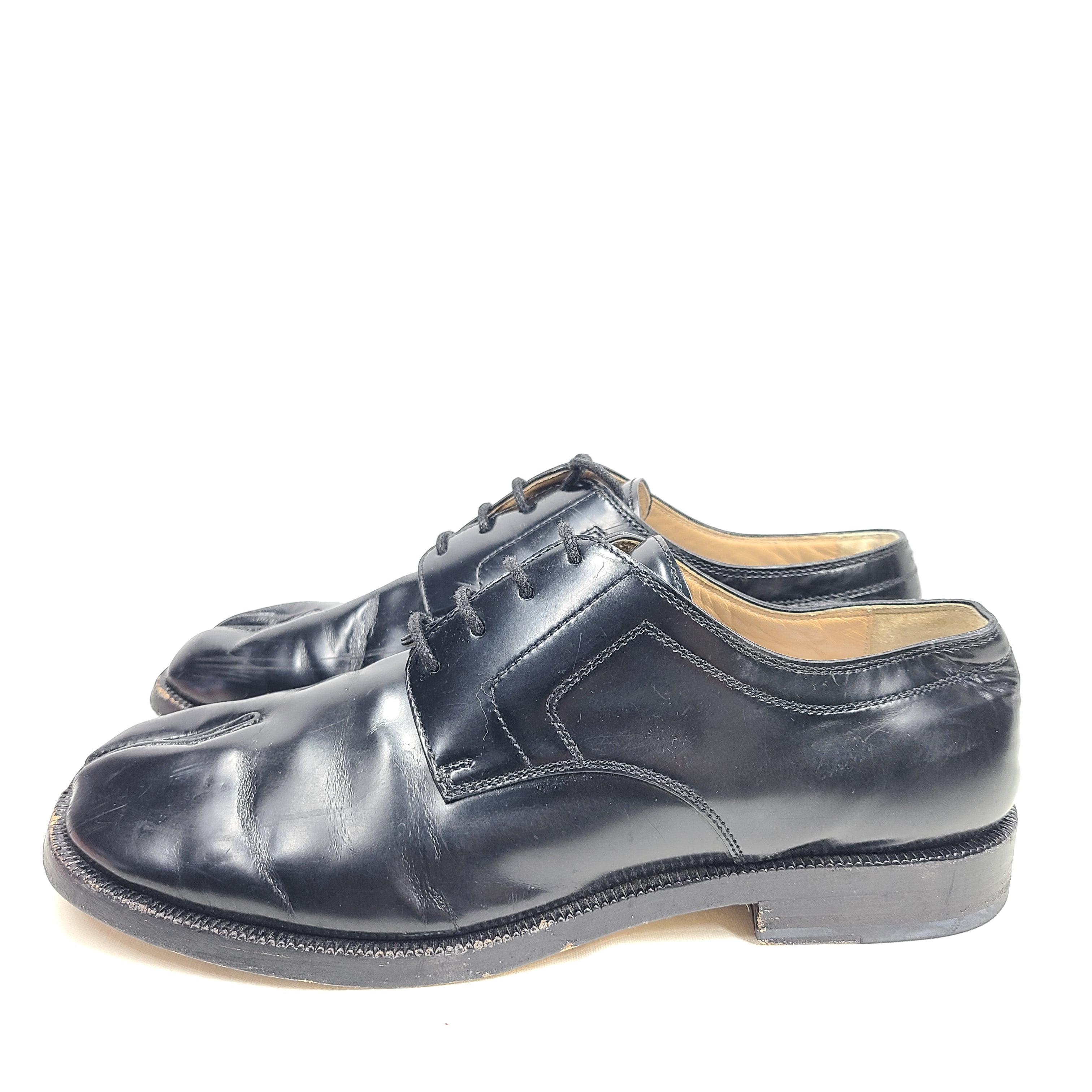 Maison Margiela black Tabi split-toe leather shoes in European size 38, made in Italy, with moderate wear on soles and uppers.