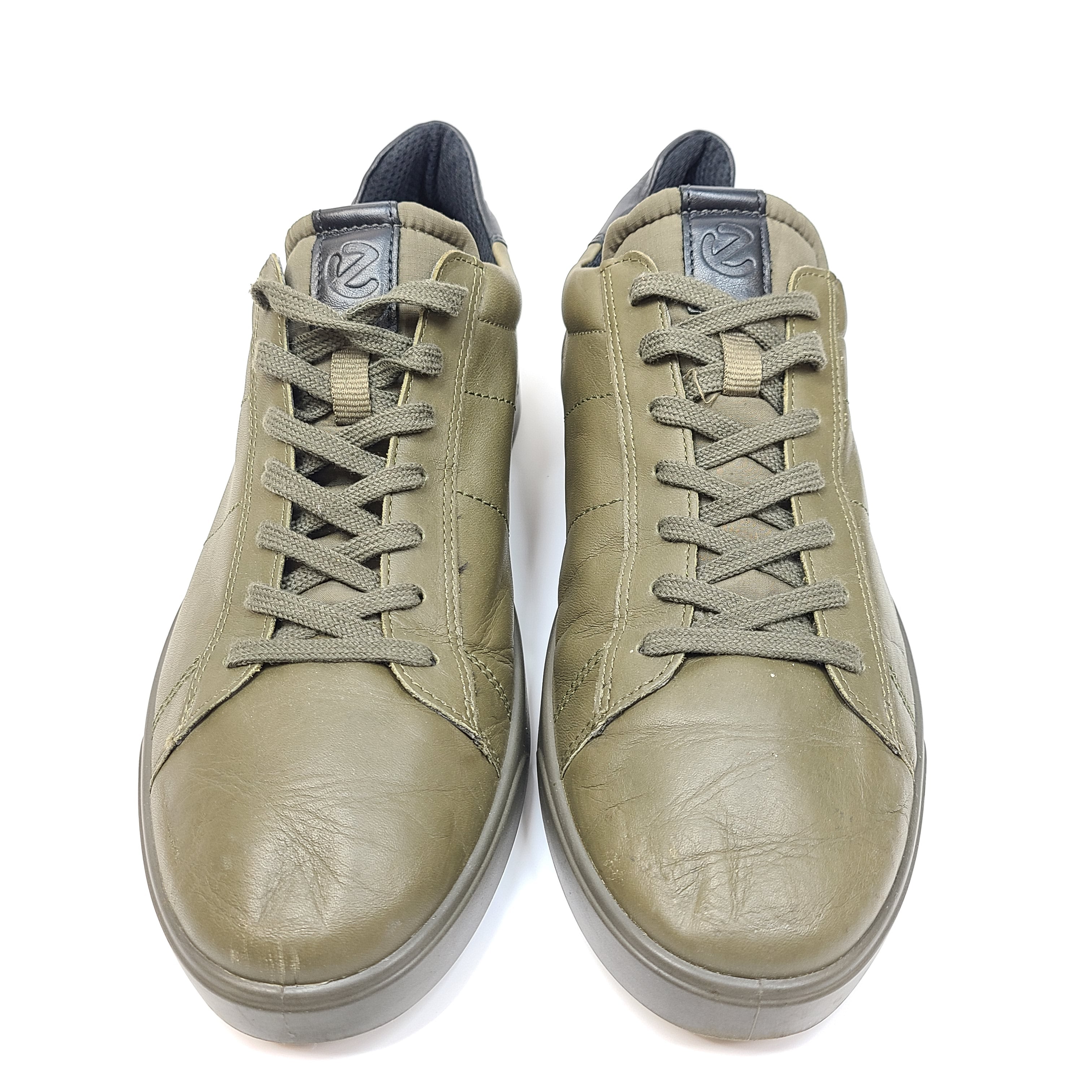 Khaki Ecco shoes in EU size 42, model 2230500314 N, pre-owned with creases and slight scuff marks.