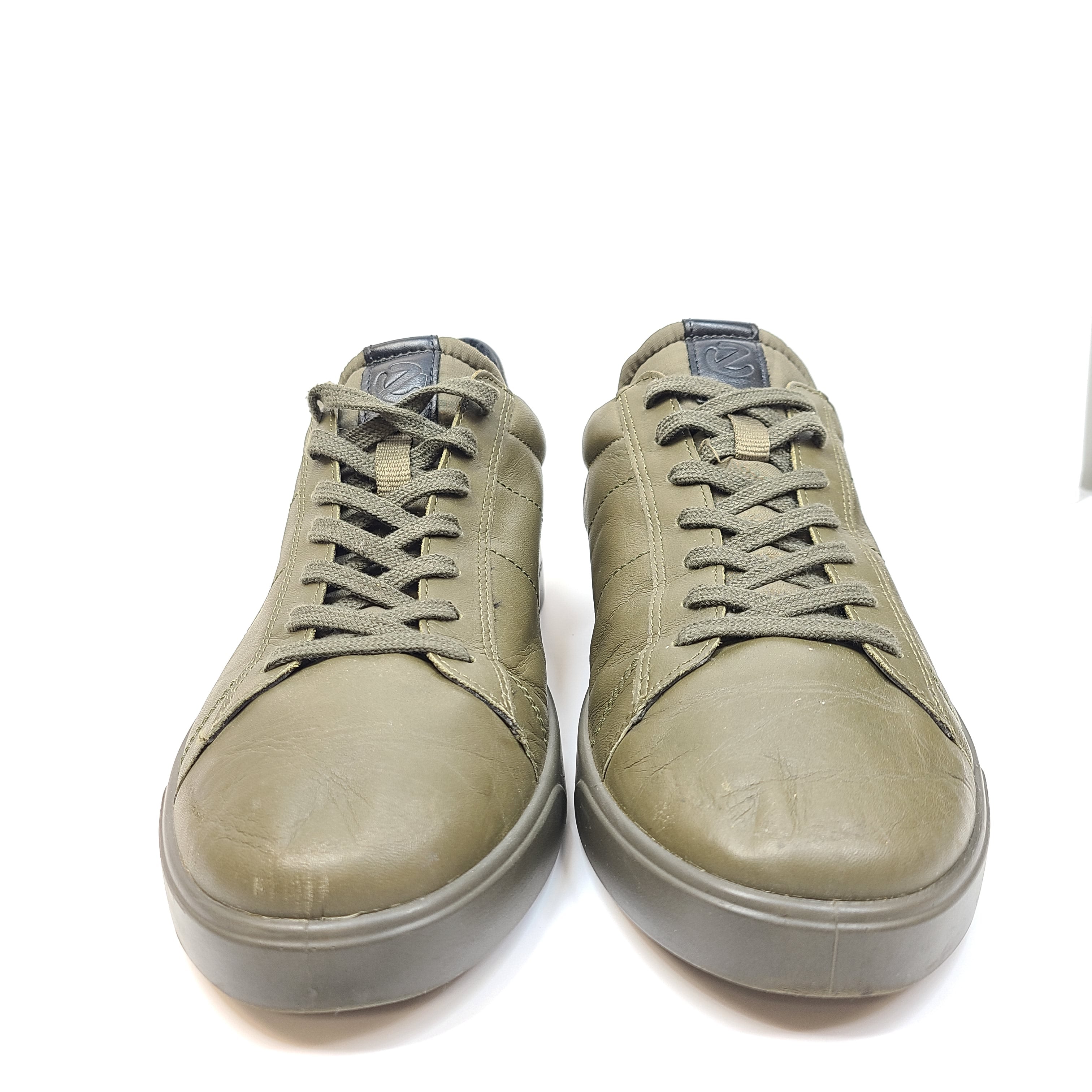 Khaki Ecco shoes in EU size 42, model 2230500314 N, pre-owned with creases and slight scuff marks.