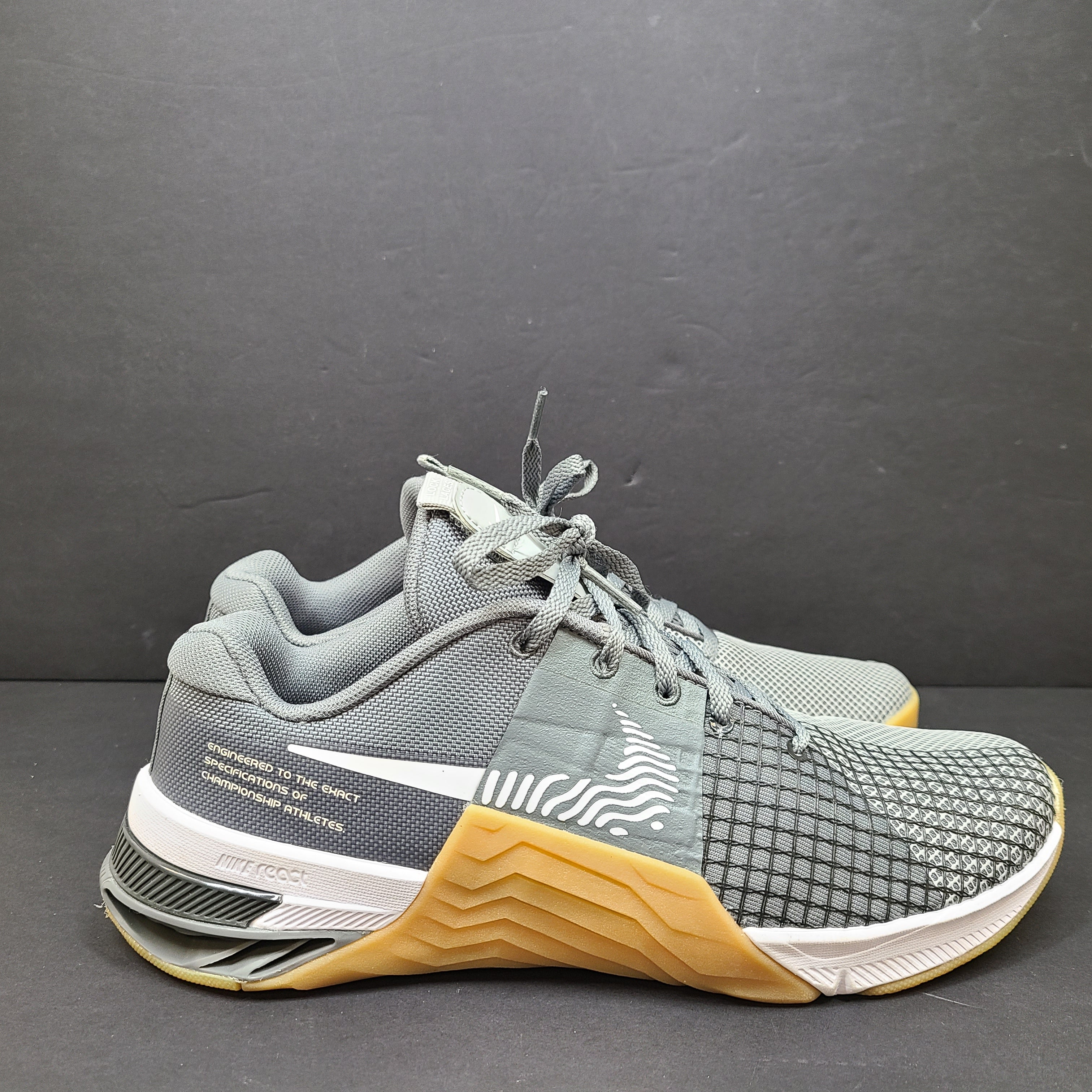 Nike Metcon 8 trainers in gray and yellow deliver stable support and responsive feel for intense training, size US 8.5.