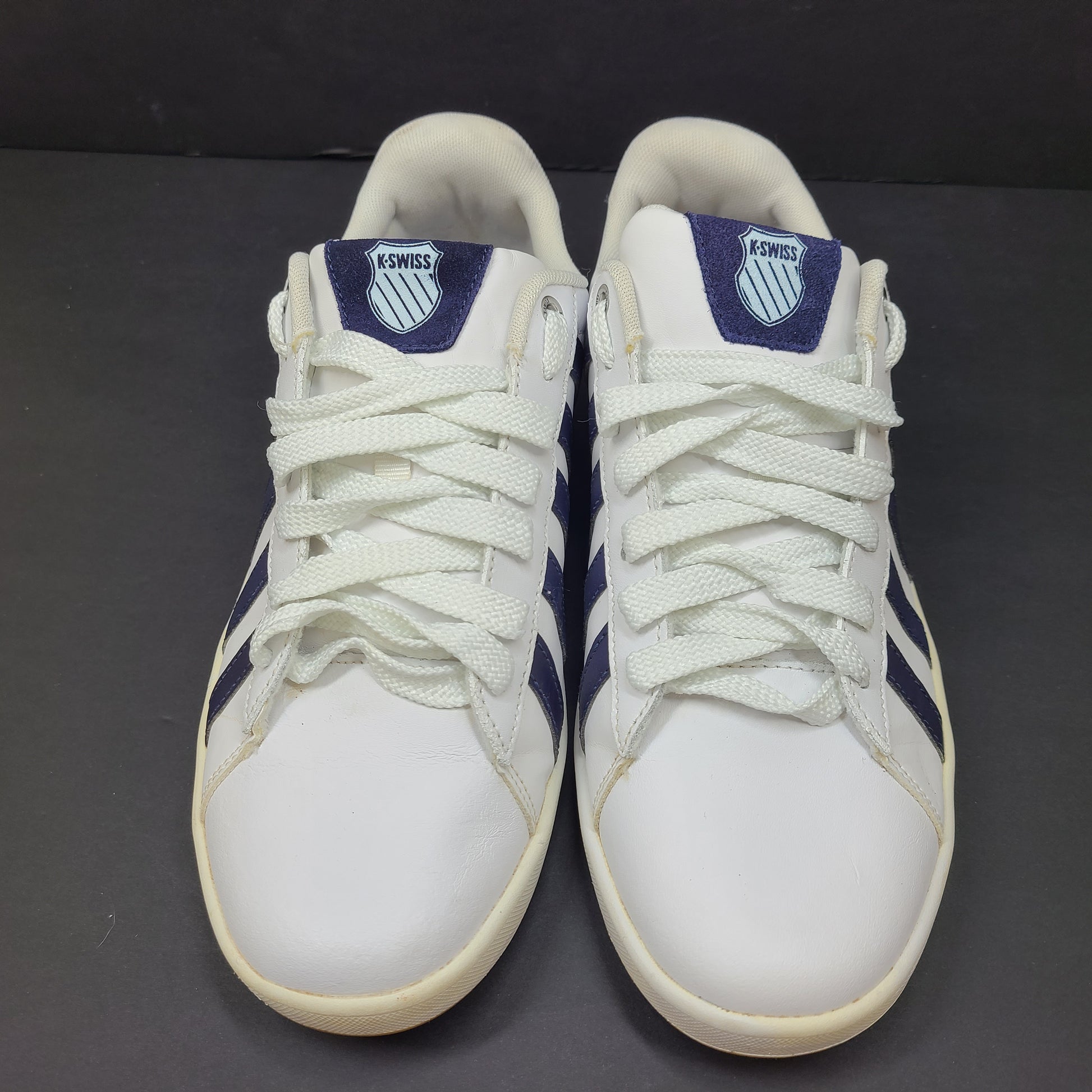K-Swiss low-top men's sneaker in white and navy with branded tongue and heel.