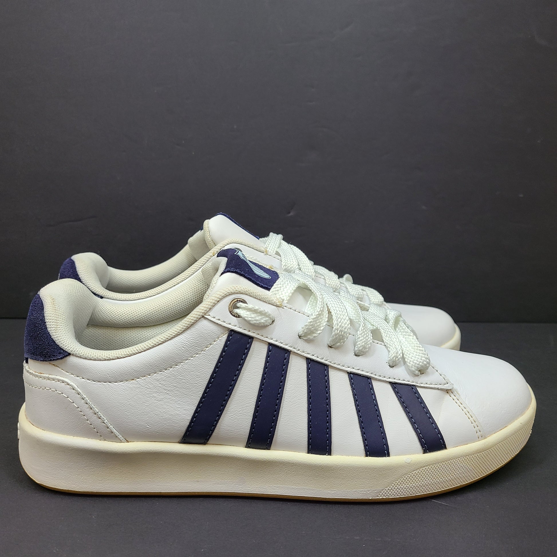 K-Swiss low-top men's sneaker in white and navy with branded tongue and heel.