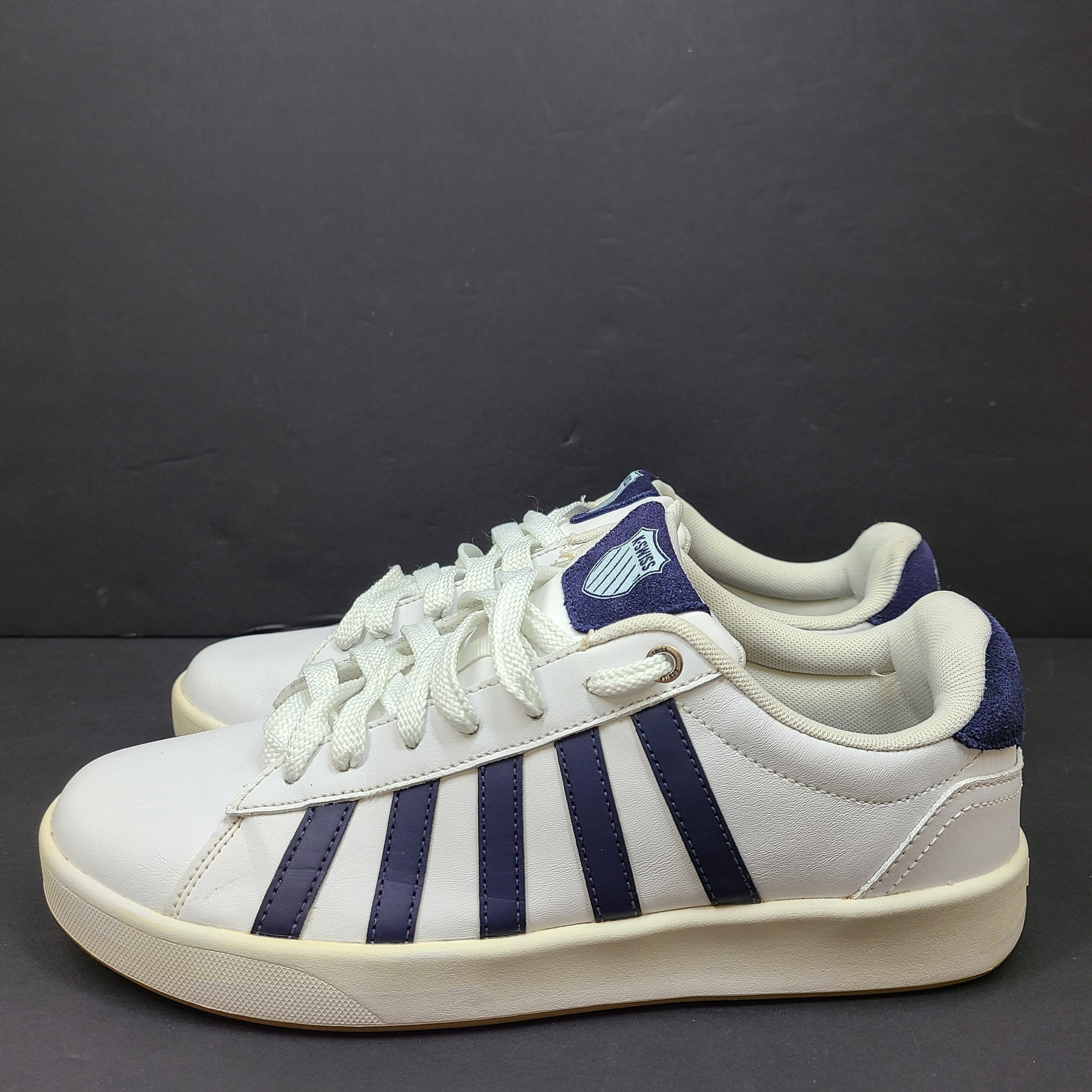 K-Swiss low-top men's sneaker in white and navy with branded tongue and heel.