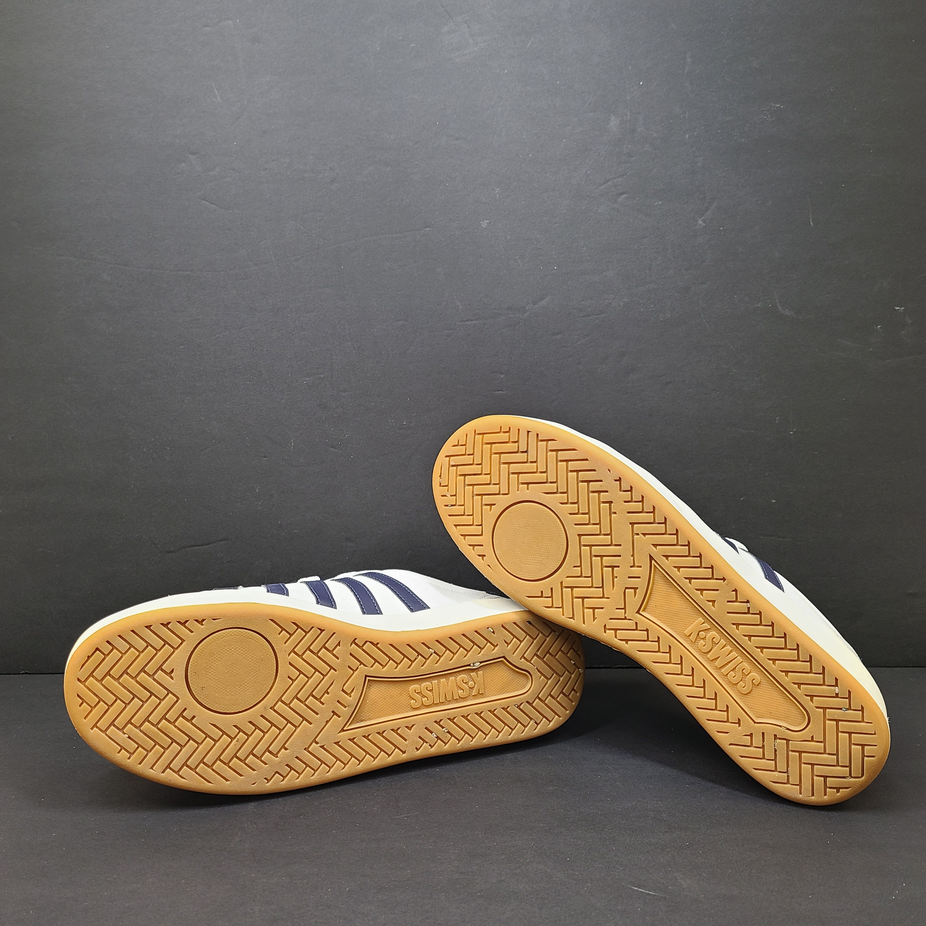 K-Swiss low-top men's sneaker in white and navy with branded tongue and heel.