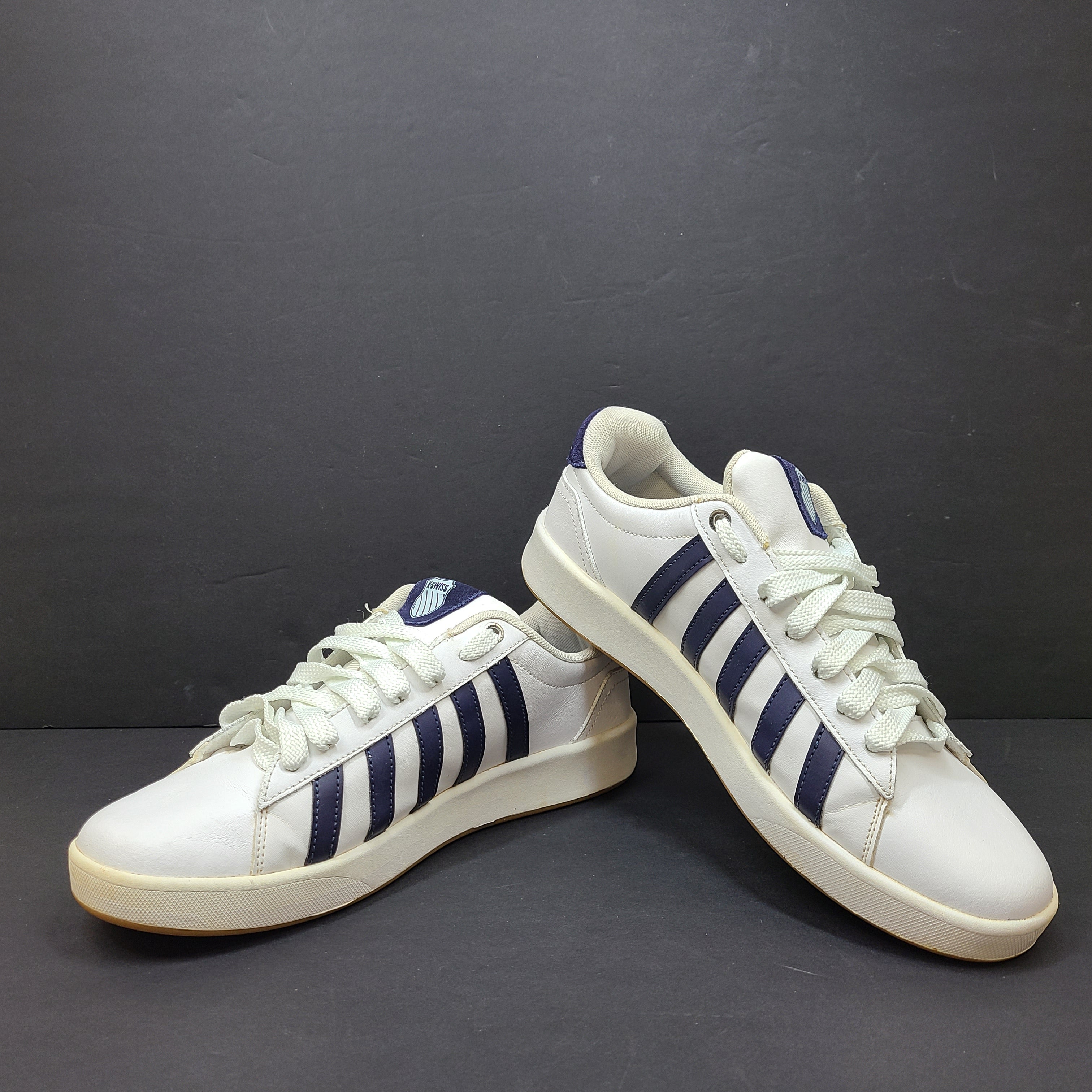 K-Swiss low-top men's sneaker in white and navy with branded tongue and heel.
