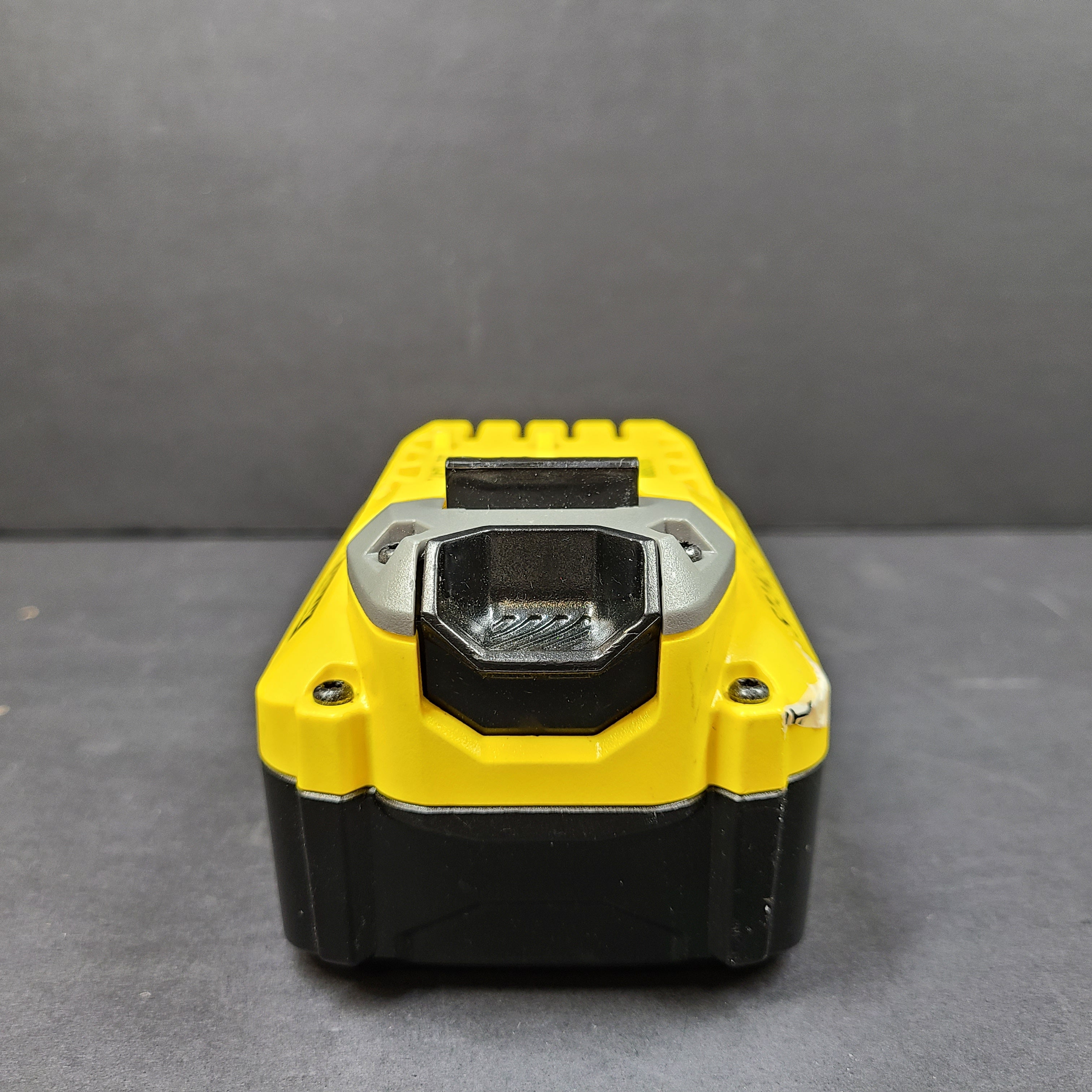 Stanley FatMax V20 18V 4.0Ah Li‑Ion battery in yellow and black for compatible power tools.