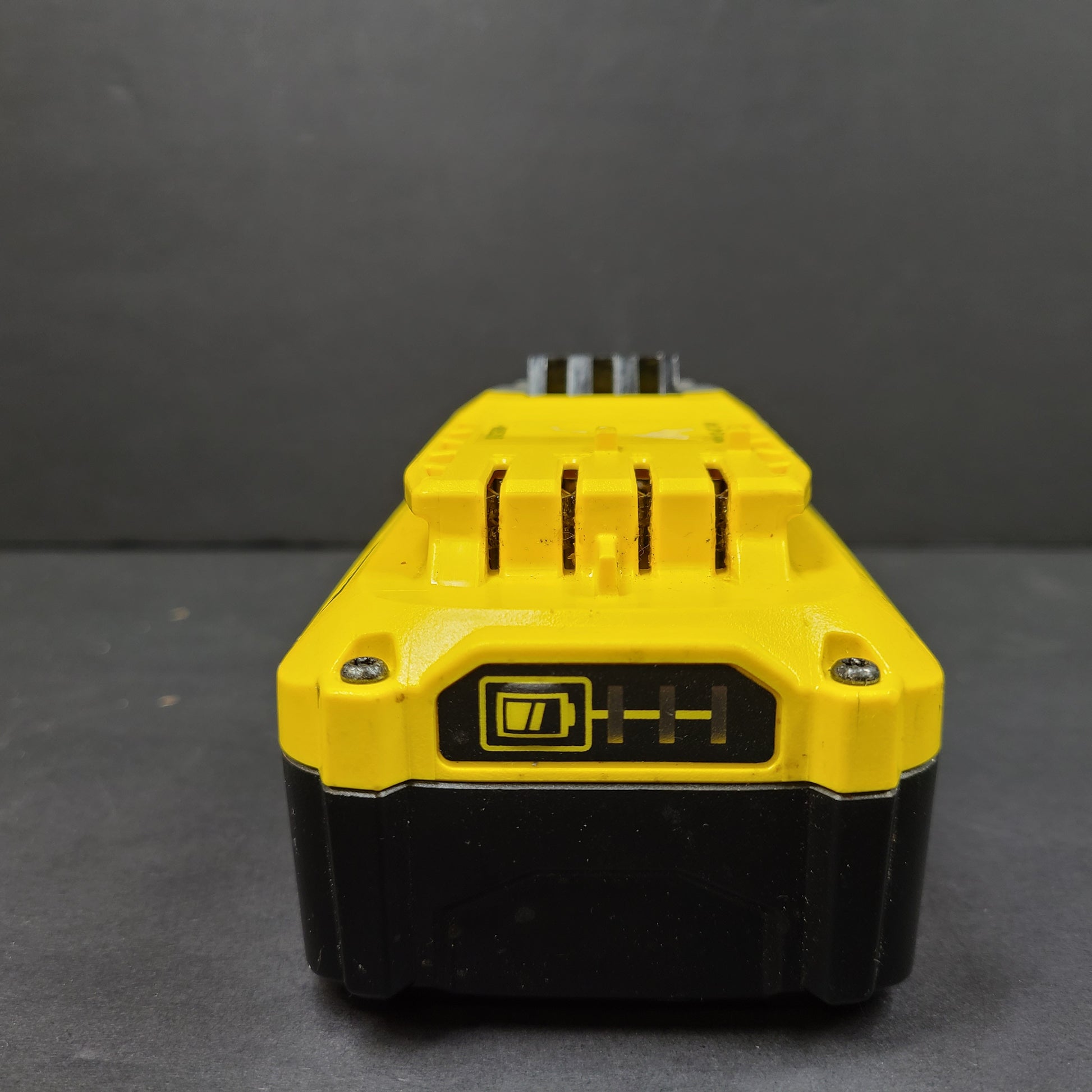 Stanley FatMax V20 18V 4.0Ah Li‑Ion battery in yellow and black for compatible power tools.