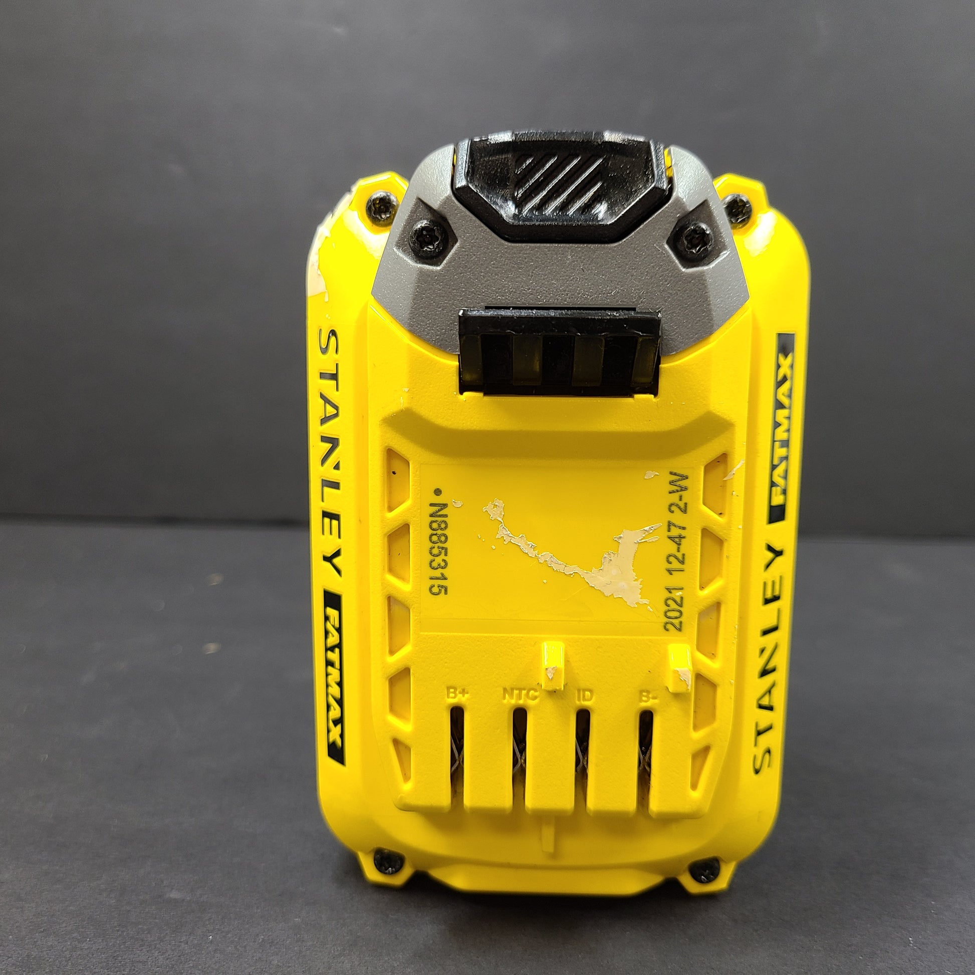 Stanley FatMax V20 18V 4.0Ah Li‑Ion battery in yellow and black for compatible power tools.
