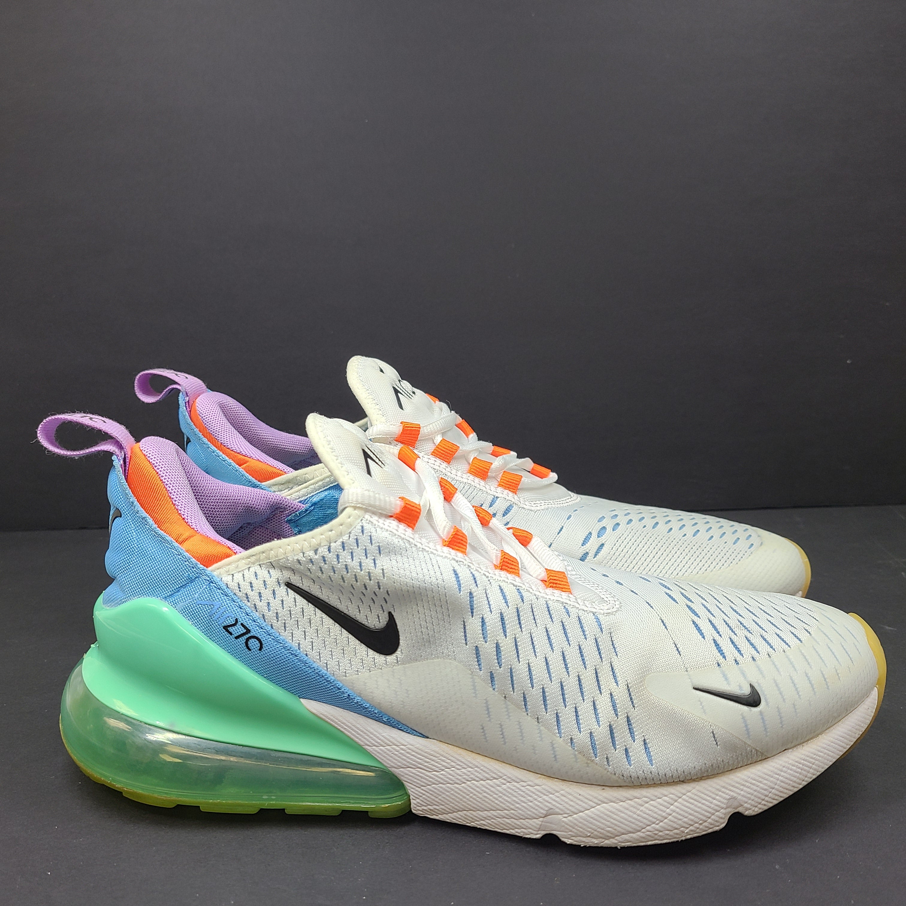 Nike Air Max 270 DX2347-100 multicolor sneaker featuring a pronounced Air unit and low-top profile for daily comfort.