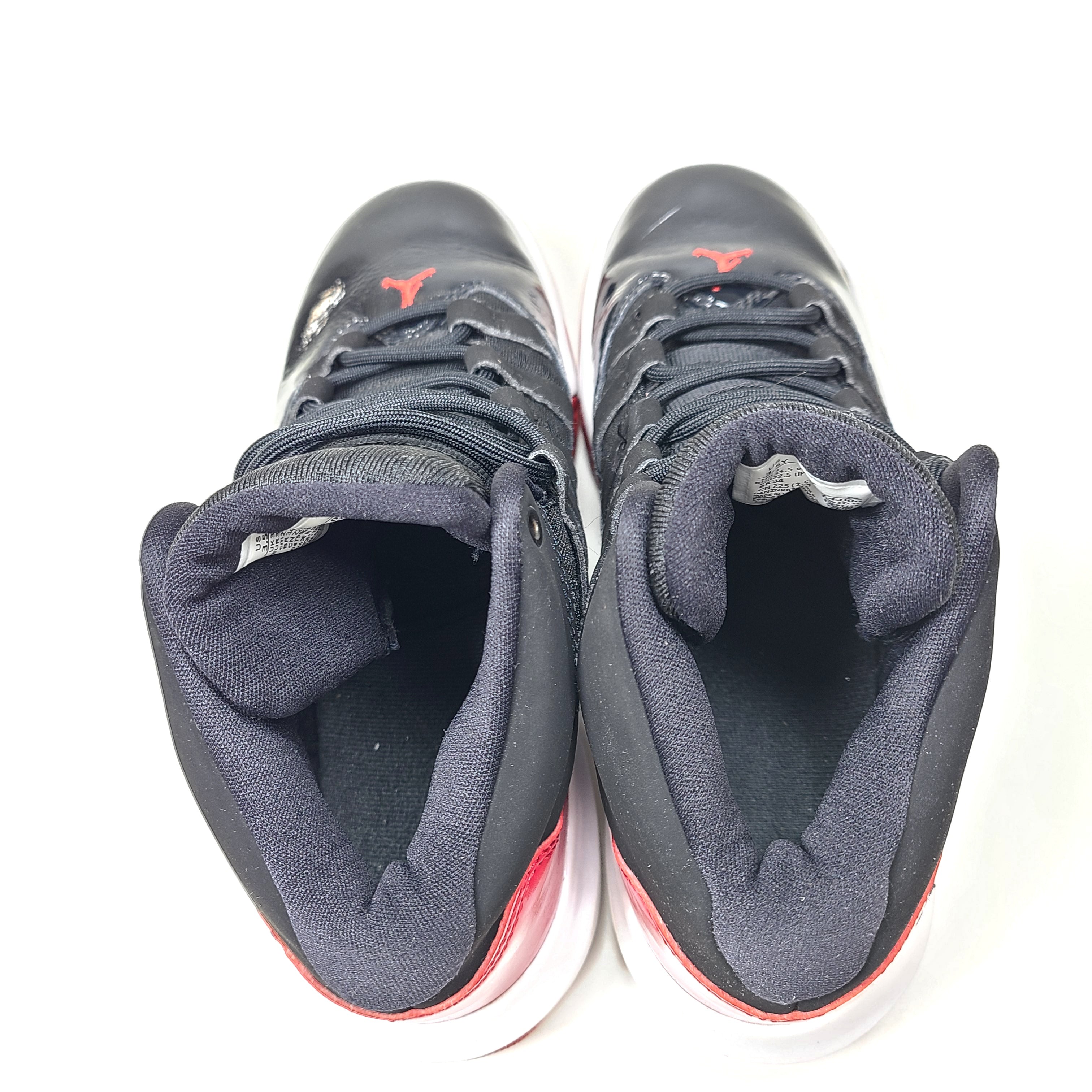 Black, red and white Jordan Max Aura youth sneakers in US size 3.5Y, model AQ9214-006.