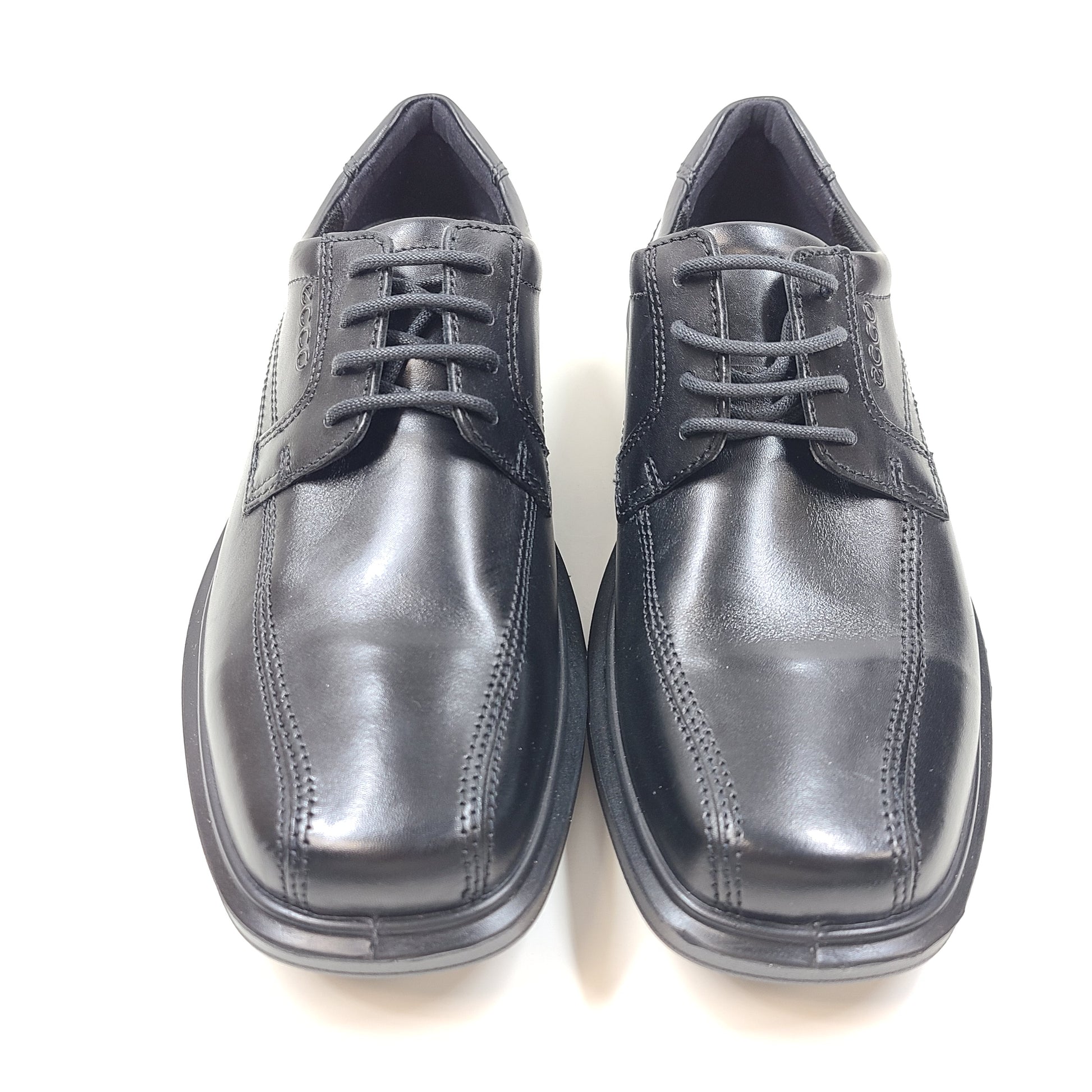 Black ECCO Helsinki leather lace-up men's shoe in EU 39 size with low-profile sole and refined lines.