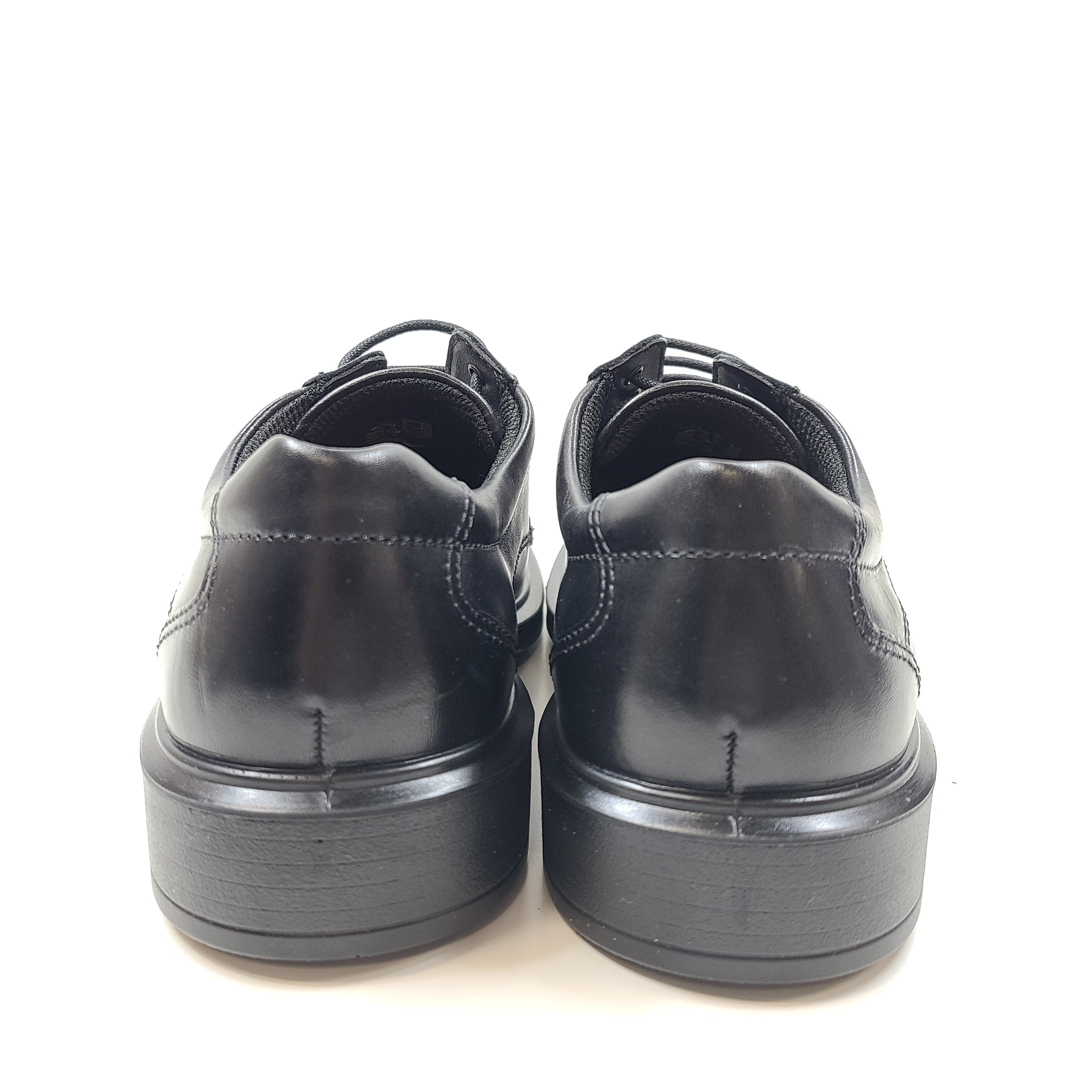 Black ECCO Helsinki leather lace-up men's shoe in EU 39 size with low-profile sole and refined lines.