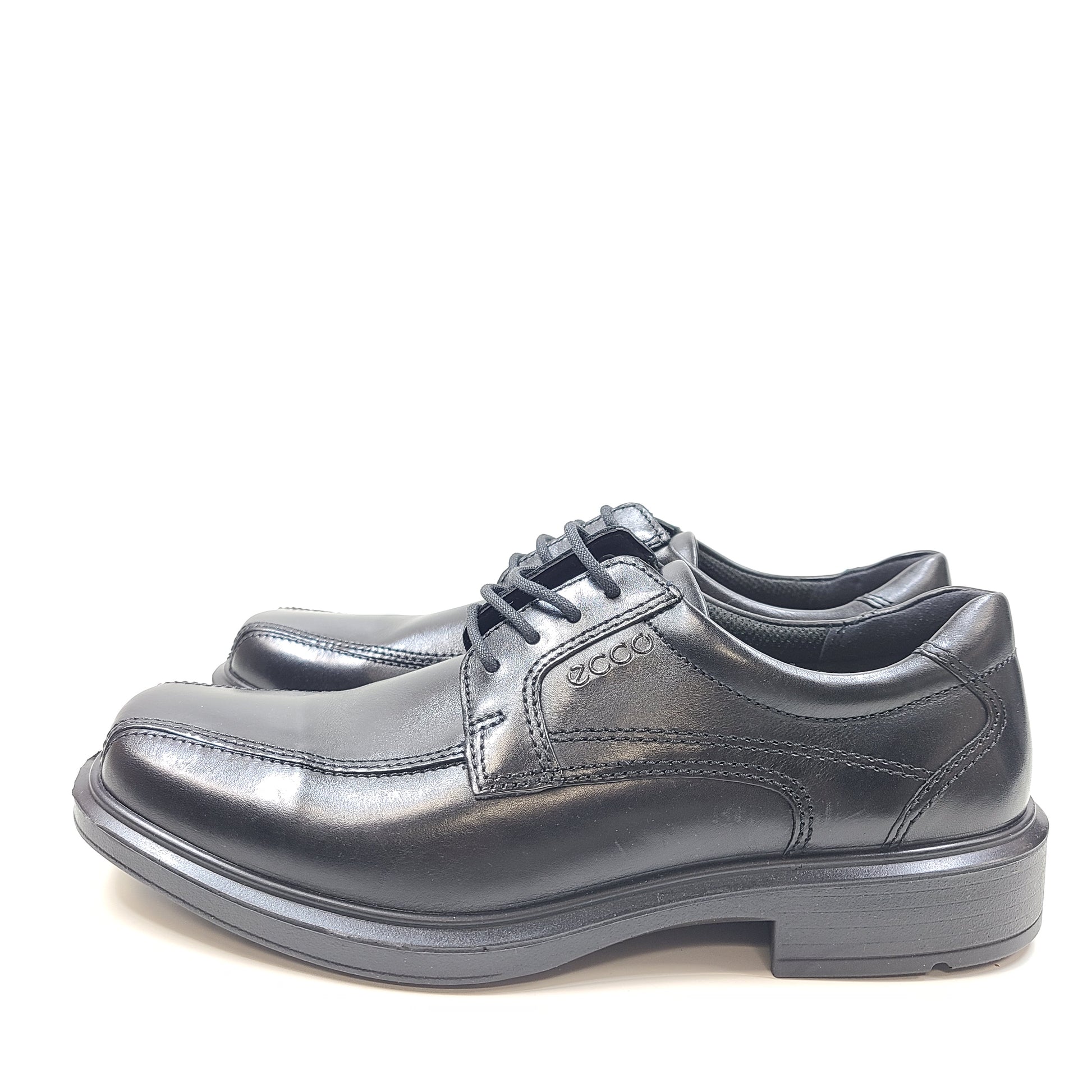 Black ECCO Helsinki leather lace-up men's shoe in EU 39 size with low-profile sole and refined lines.