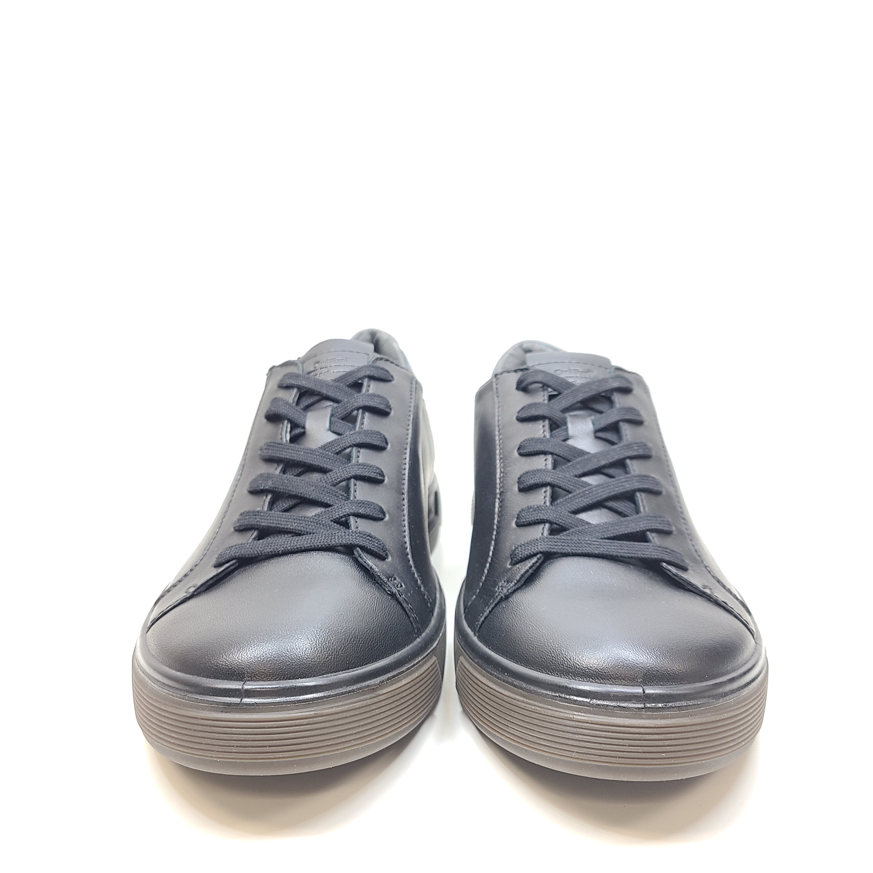 ECCO DriTan black leather shoes in EU size 43 deliver refined comfort and a streamlined profile.