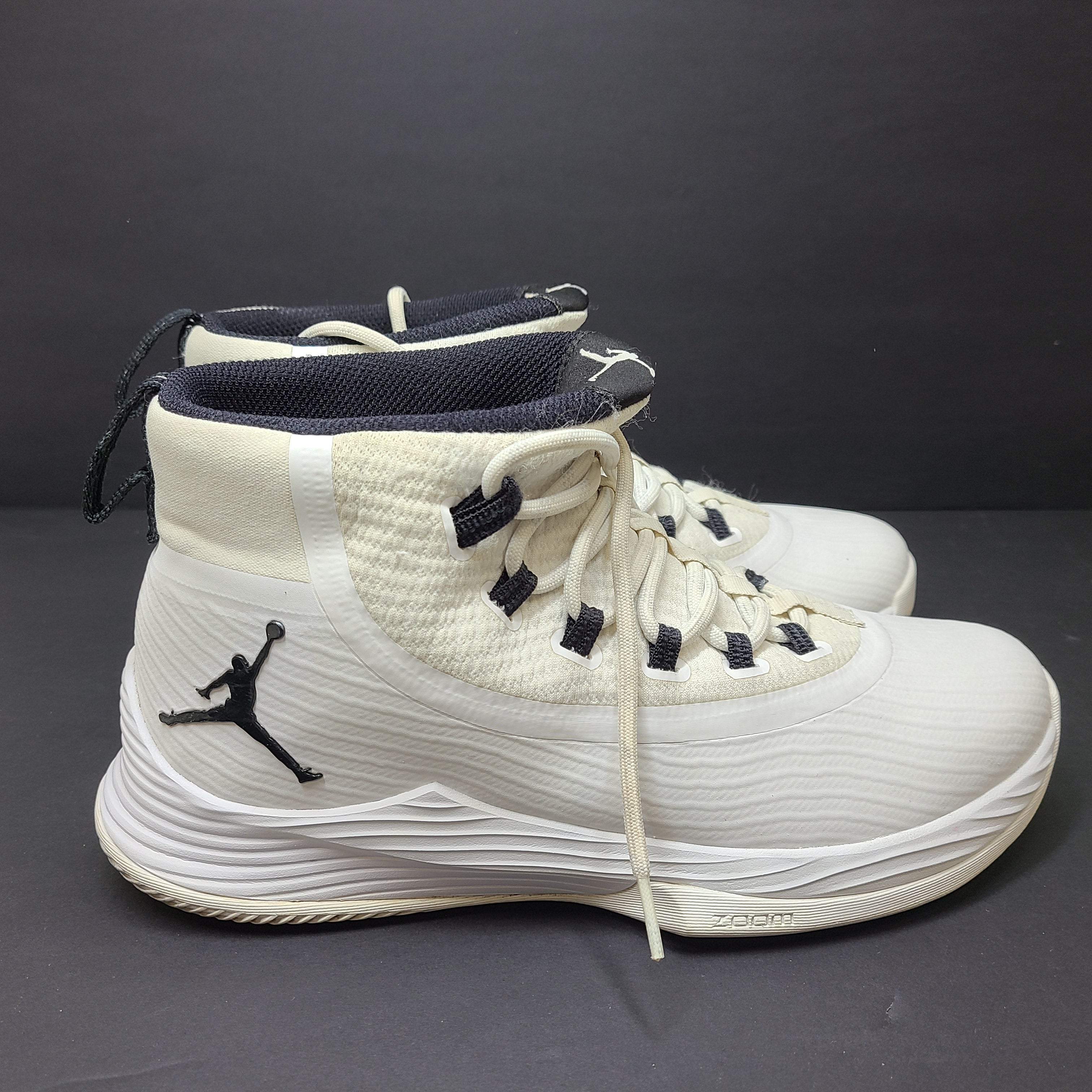 Jordan Ultra Fly 2 basketball shoes in white and black, US size 10, engineered for court performance and agility.
