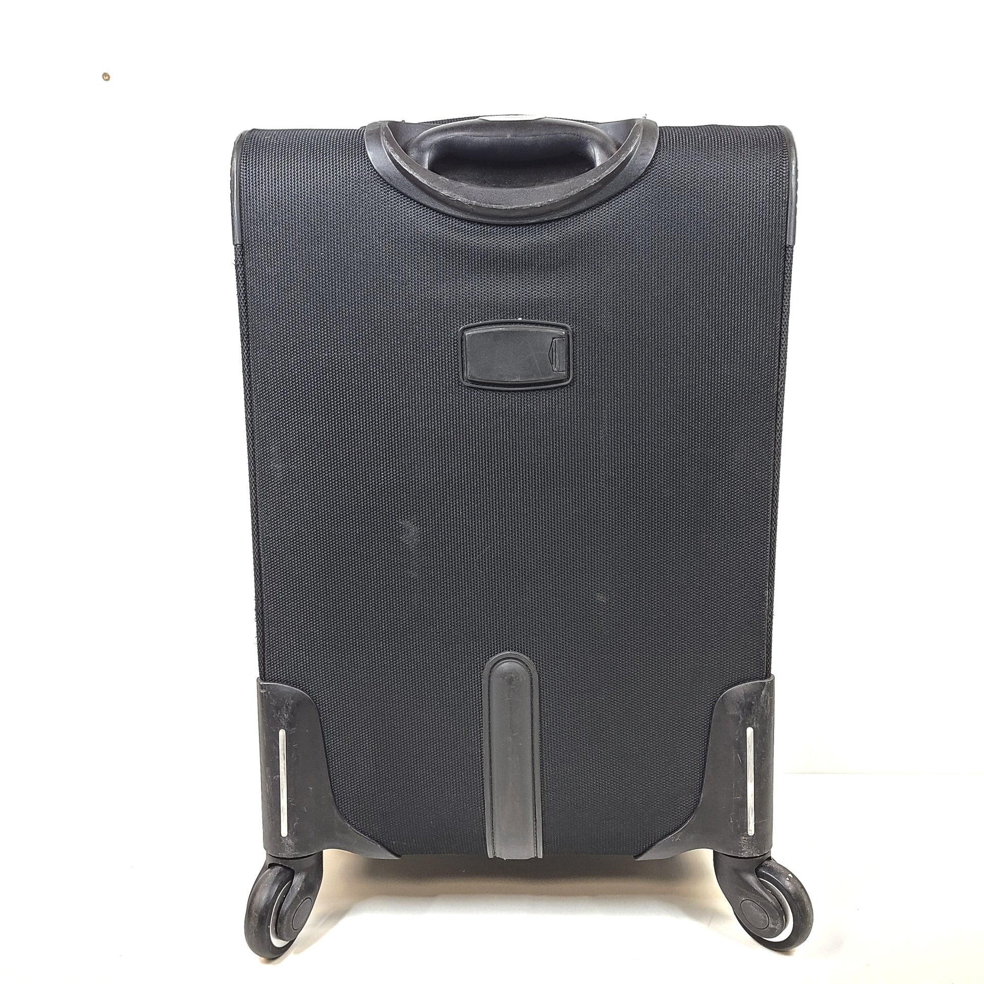 Black Samsonite suitcase QC-002454 with minor scuff marks and labeled material composition.