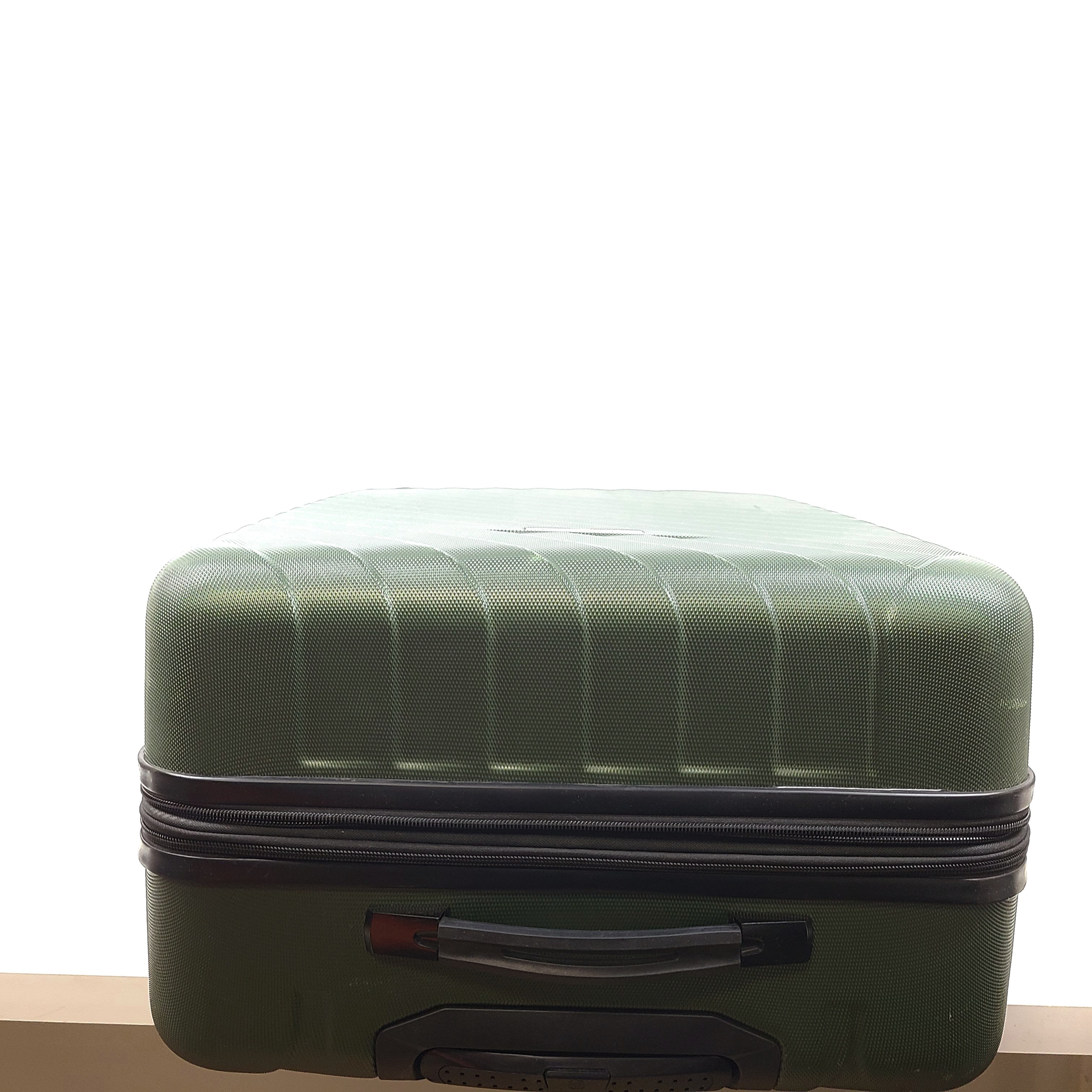 Green SwissGear hard-shell spinner luggage with retractable handle and interior straps.