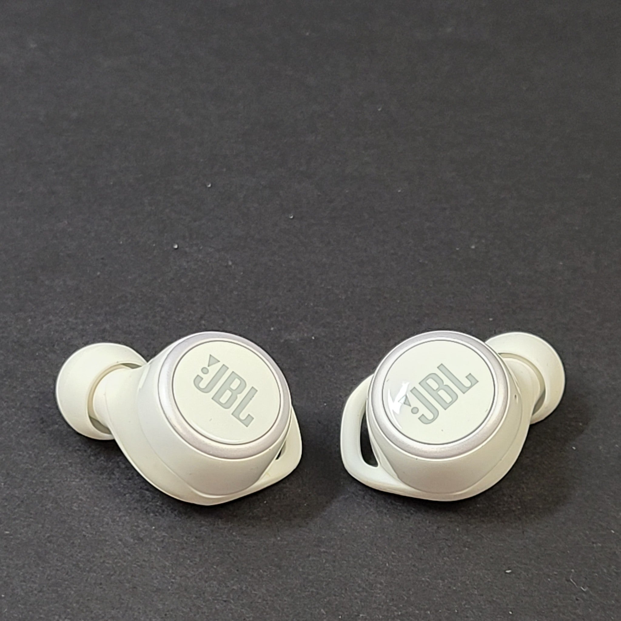 JBL Live 300TWS True Wireless Bluetooth Earbuds Earphones - White