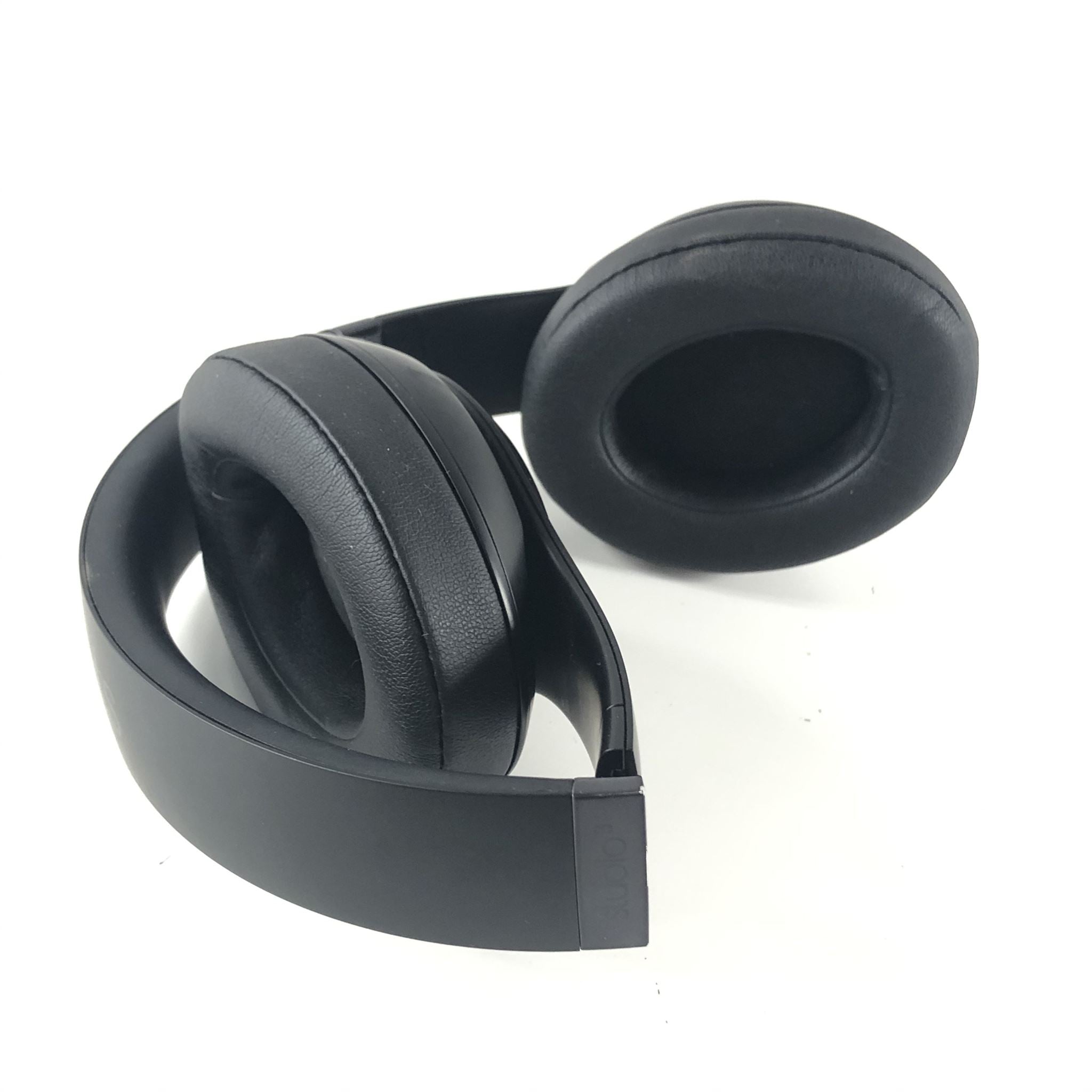 Beats by Dr. Dre Studio3 Over Ear Wireless Headphones with Accessories - Black
