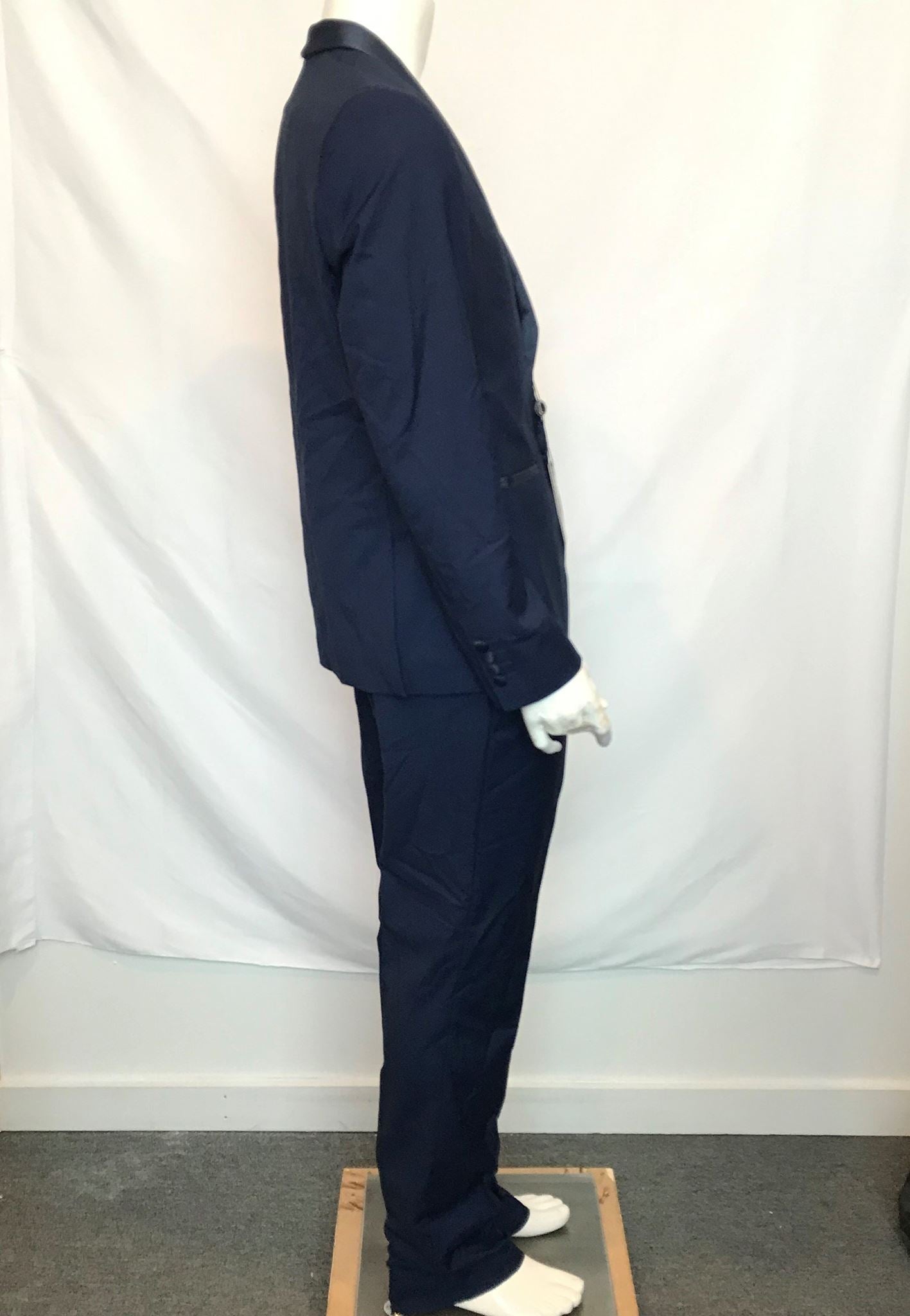 Senso Uomo Lief Horsens Men's 2 Piece Navy Blue Suit 42R Jacket and 34R Pants