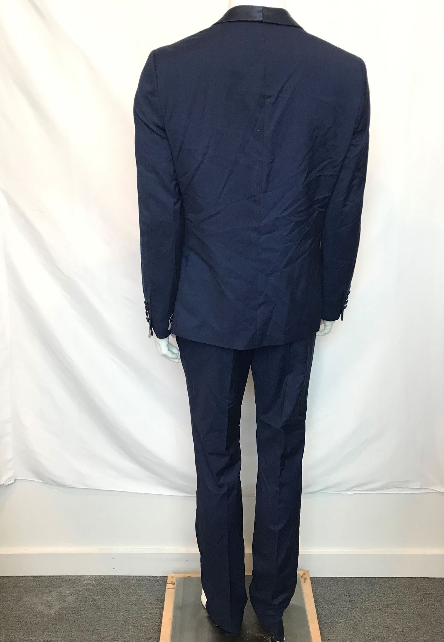 Senso Uomo Lief Horsens Men's 2 Piece Navy Blue Suit 42R Jacket and 34R Pants
