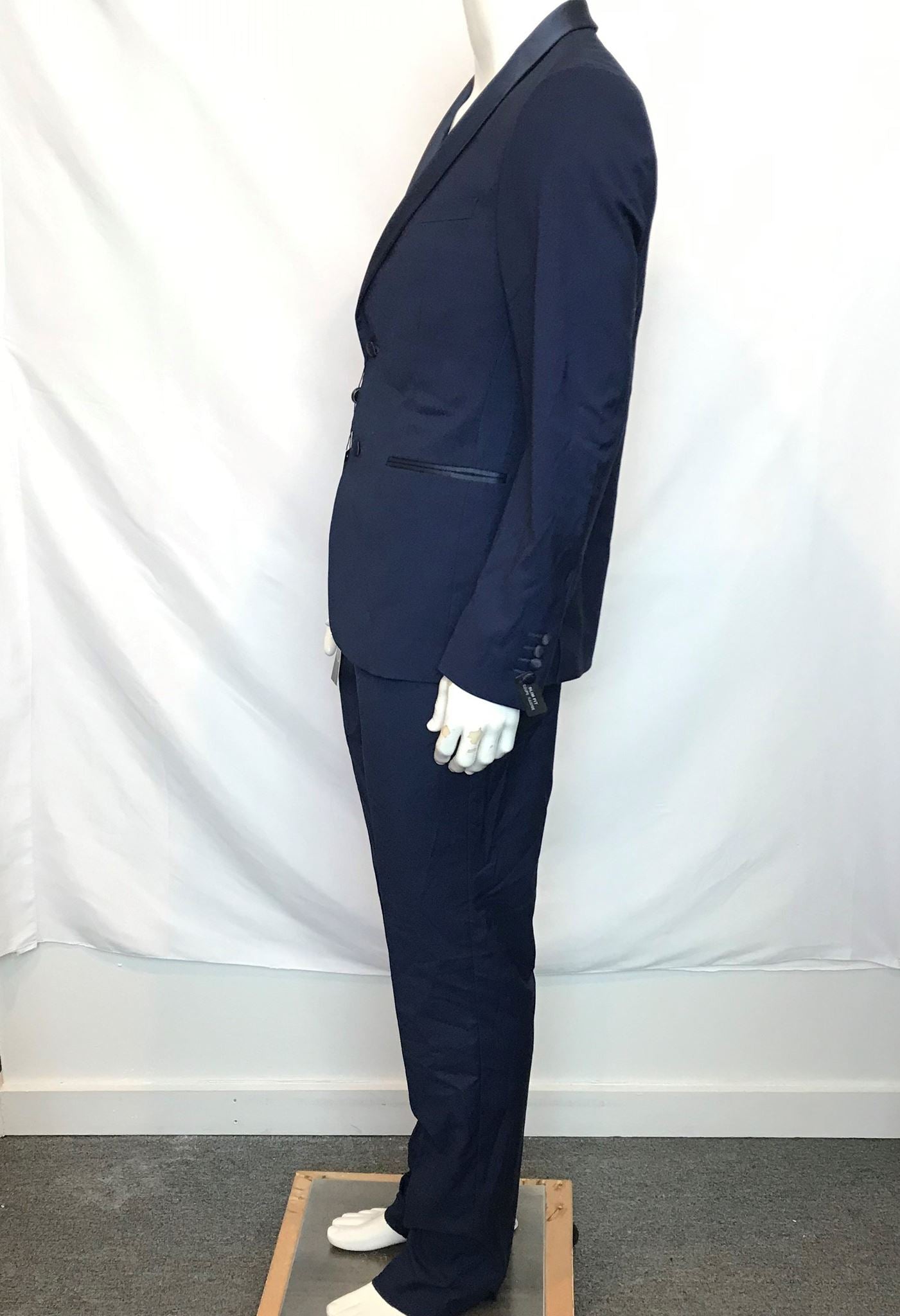 Senso Uomo Lief Horsens Men's 2 Piece Navy Blue Suit 42R Jacket and 34R Pants